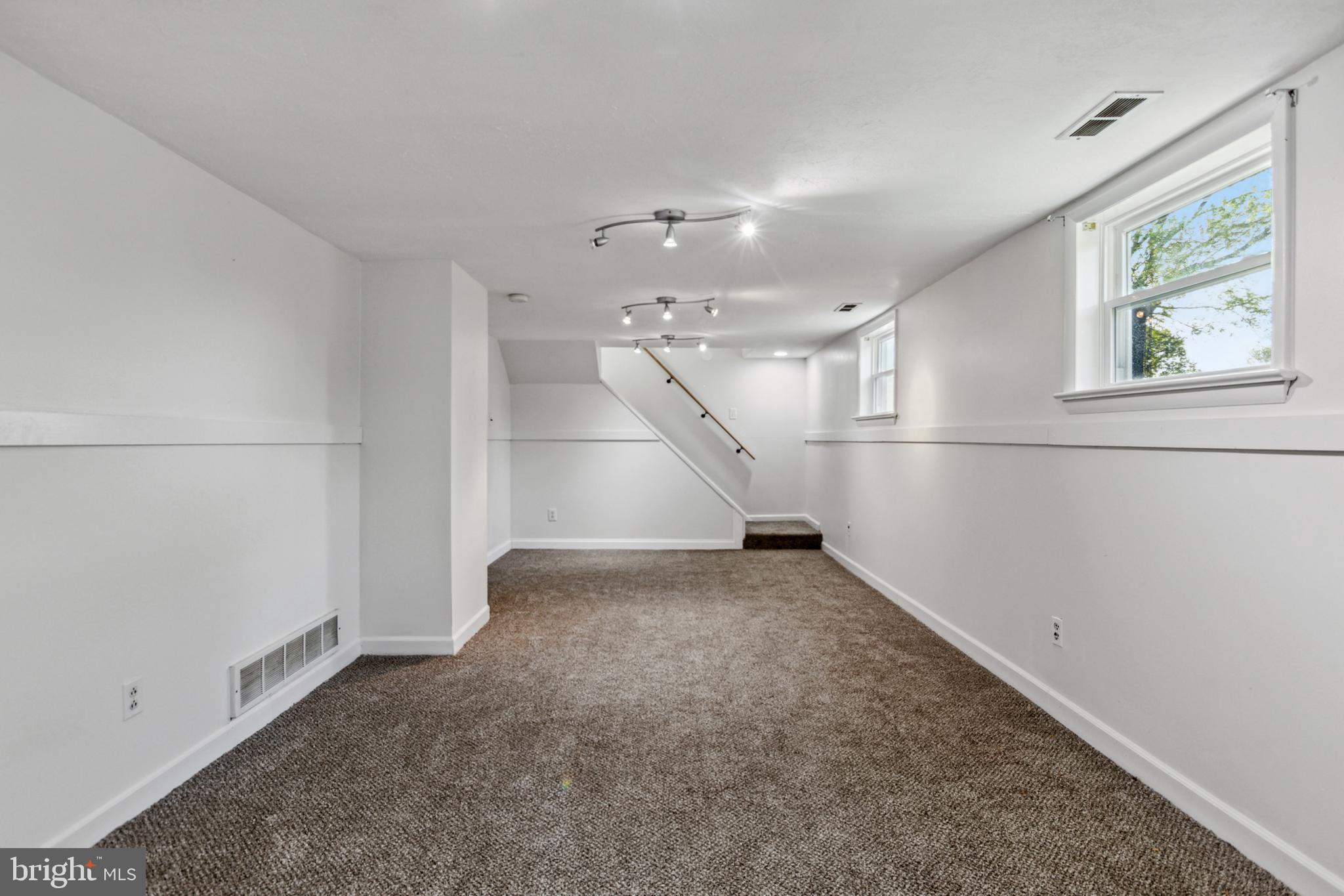 THOMSON ESTATES - Residential Lease