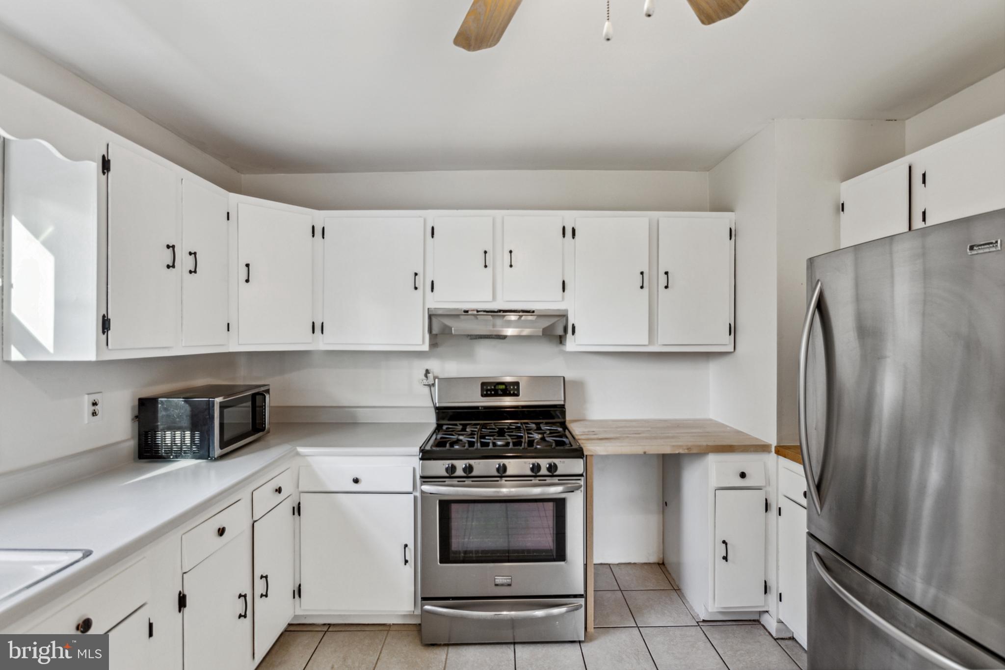 THOMSON ESTATES - Residential Lease