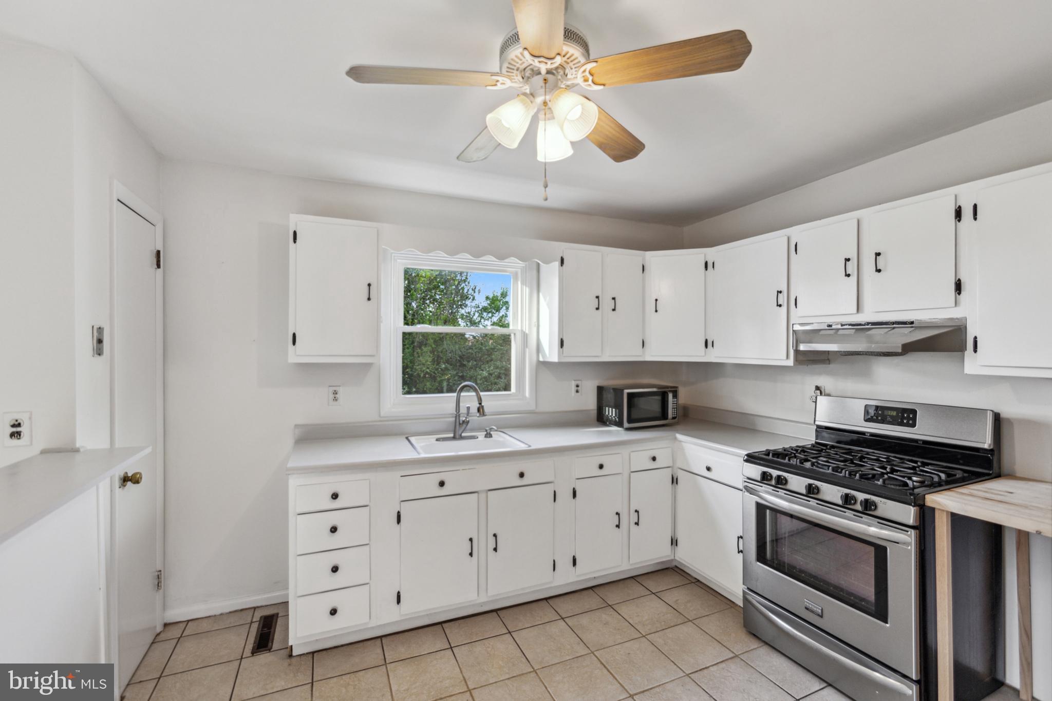 THOMSON ESTATES - Residential Lease