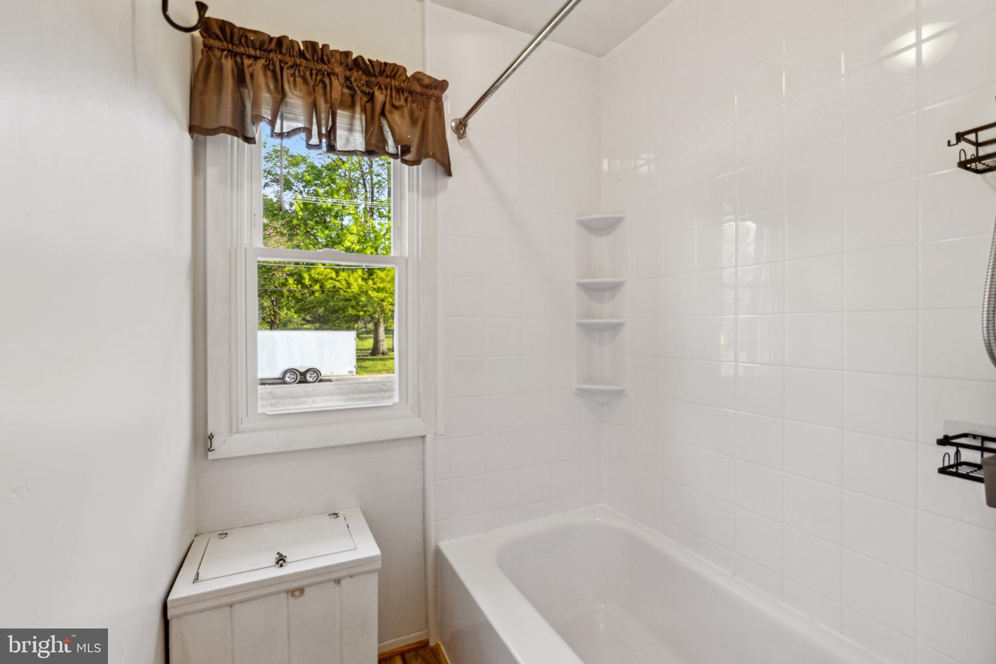 THOMSON ESTATES - Residential Lease