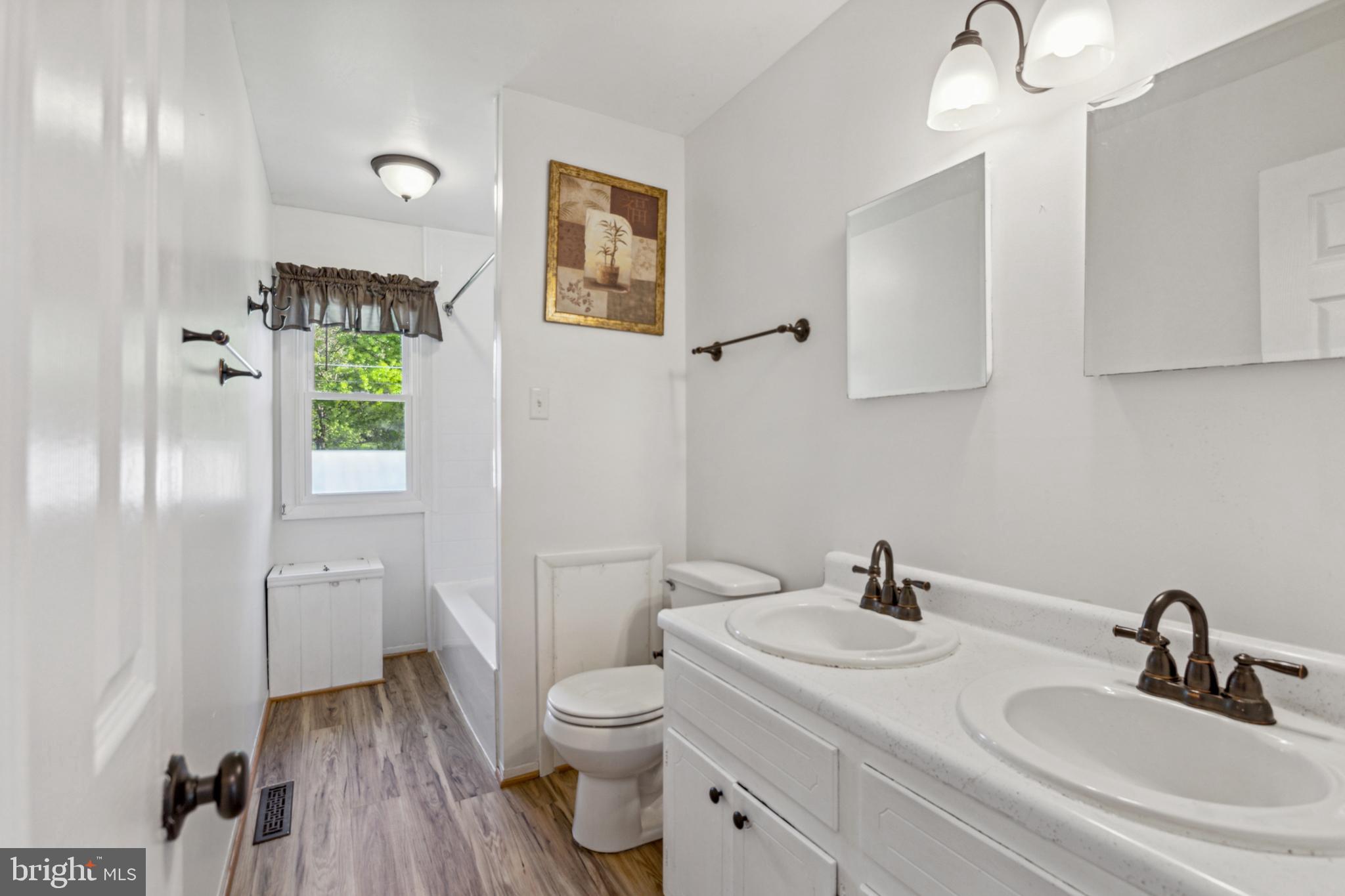 THOMSON ESTATES - Residential Lease