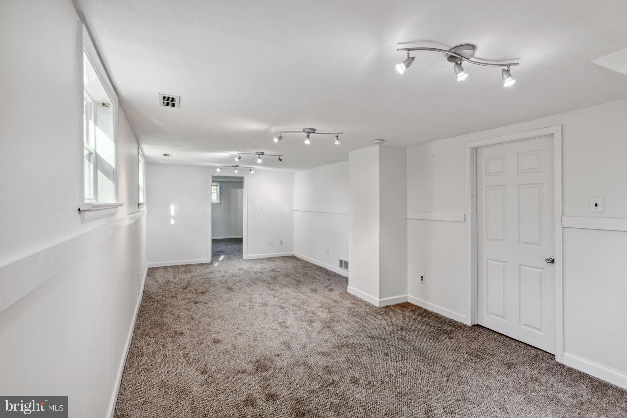 THOMSON ESTATES - Residential Lease