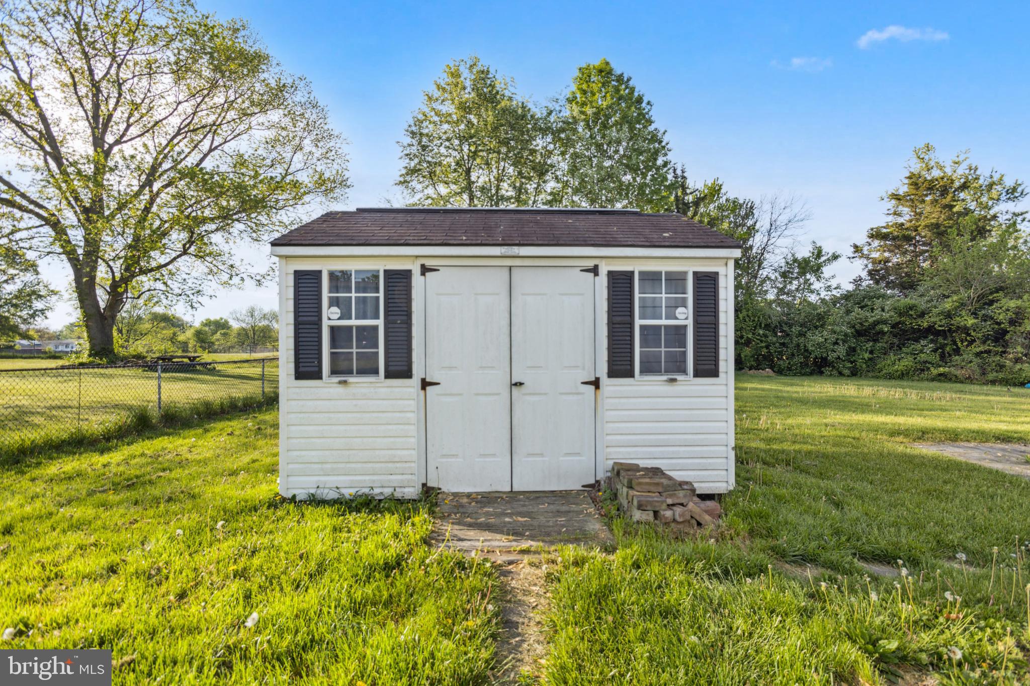 THOMSON ESTATES - Residential Lease