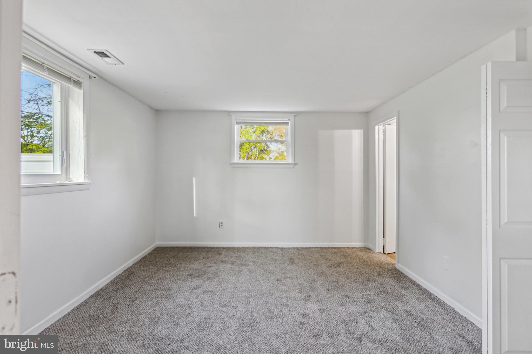 THOMSON ESTATES - Residential Lease