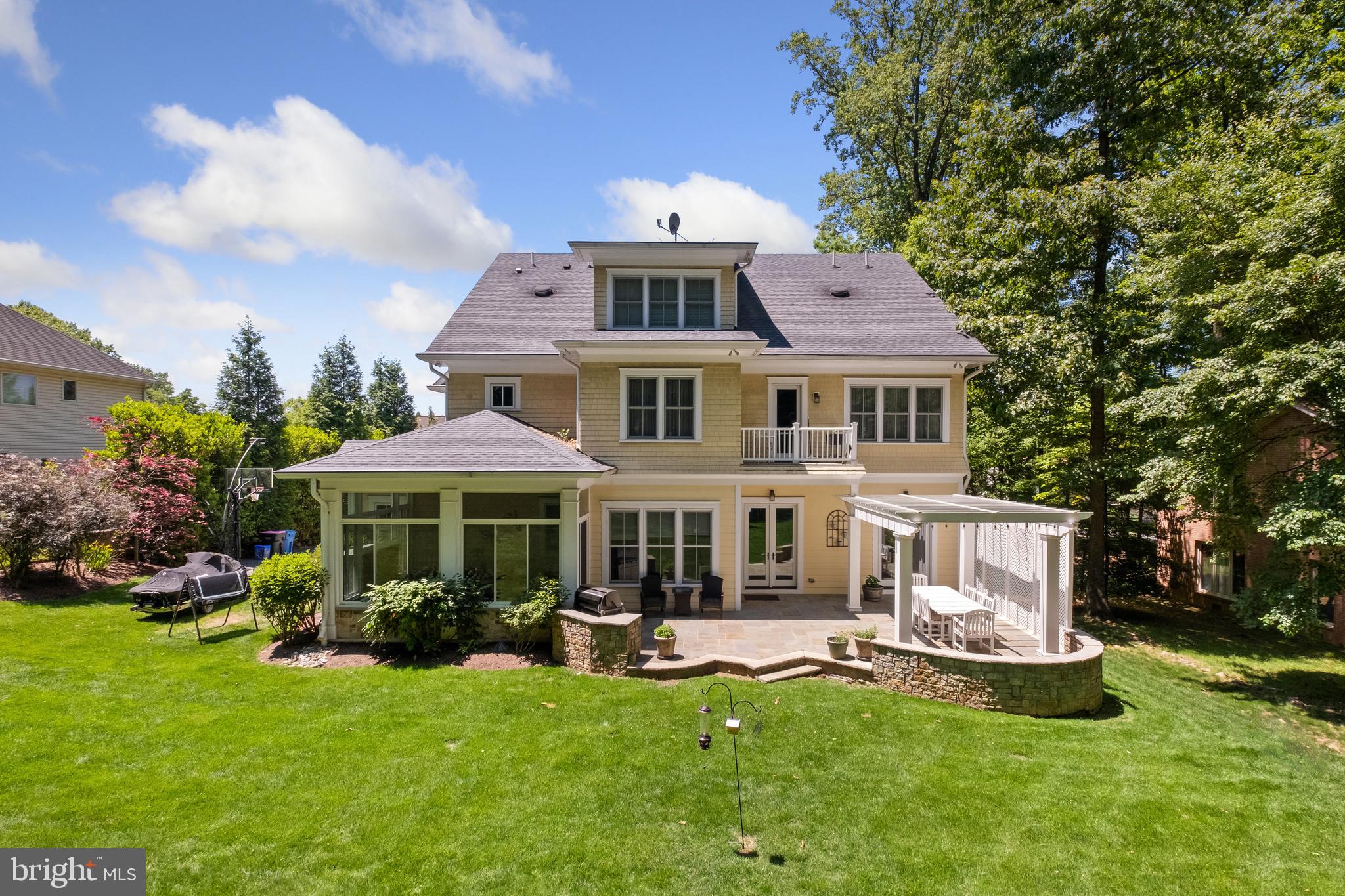 LUXMANOR - Residential