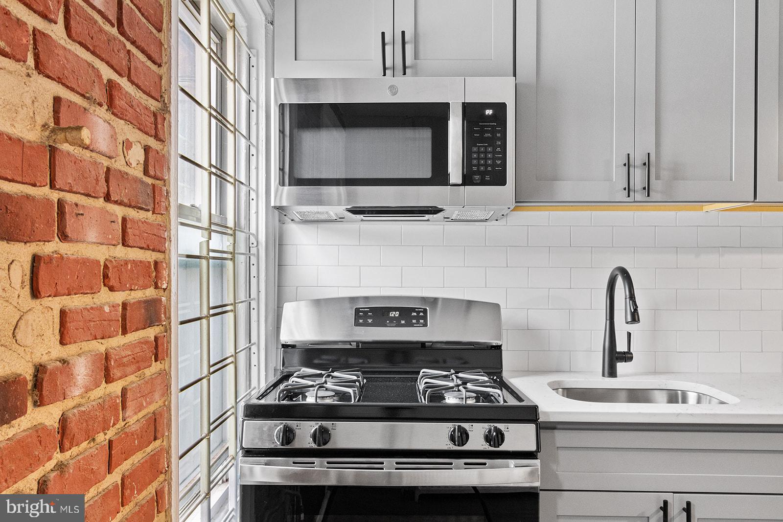 WASHINGTON SQ - Residential Lease