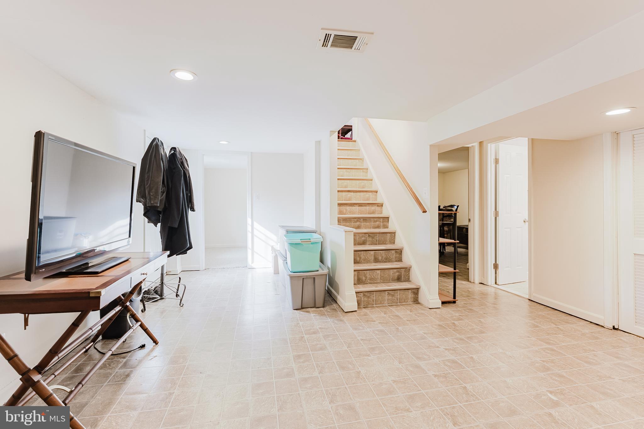 VIRGINIA HILLS - Residential