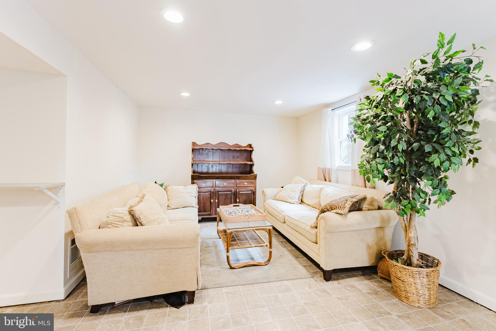 VIRGINIA HILLS - Residential