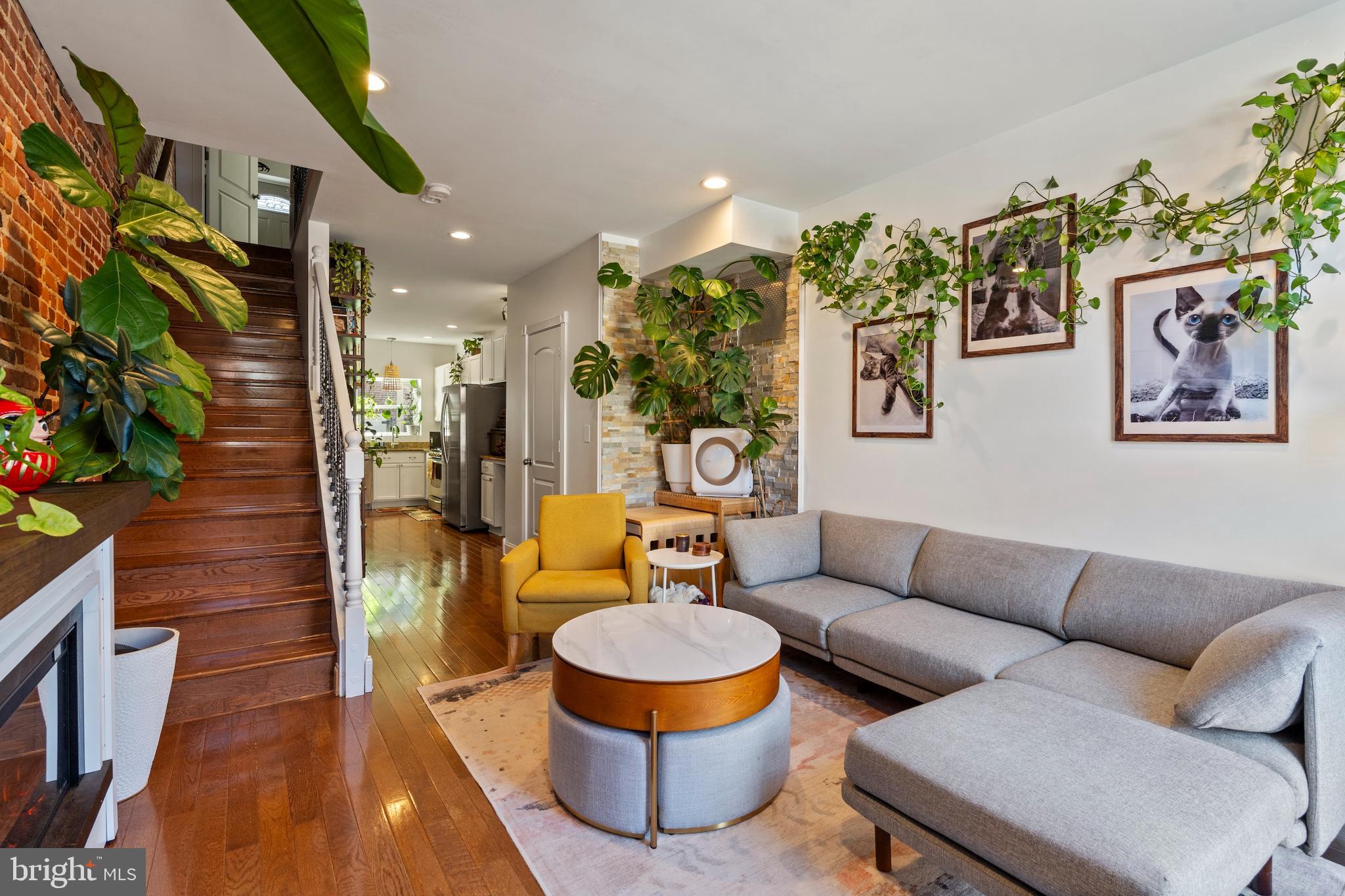 431 ROBINSON STREET S