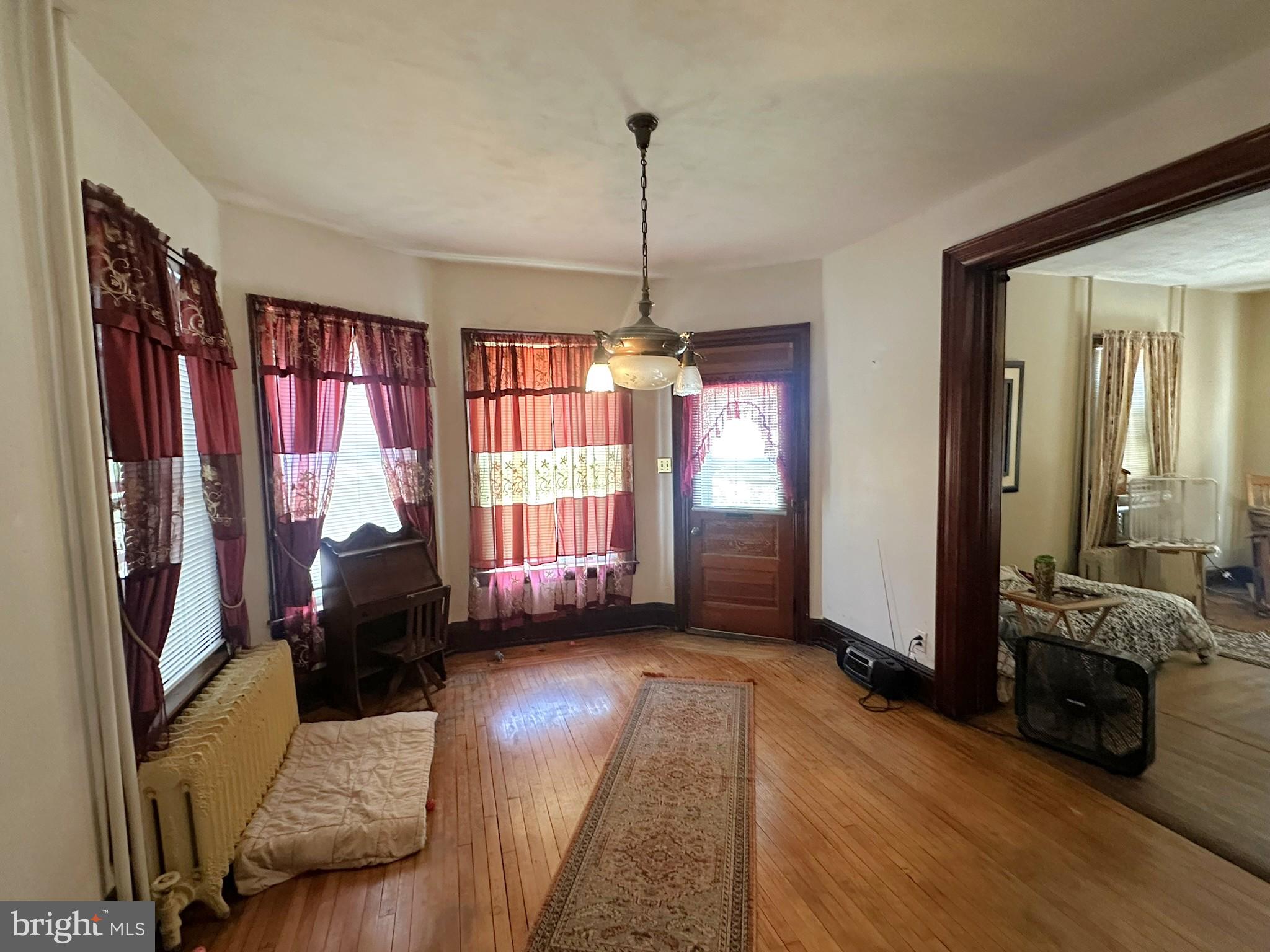 37 N QUEEN STREET