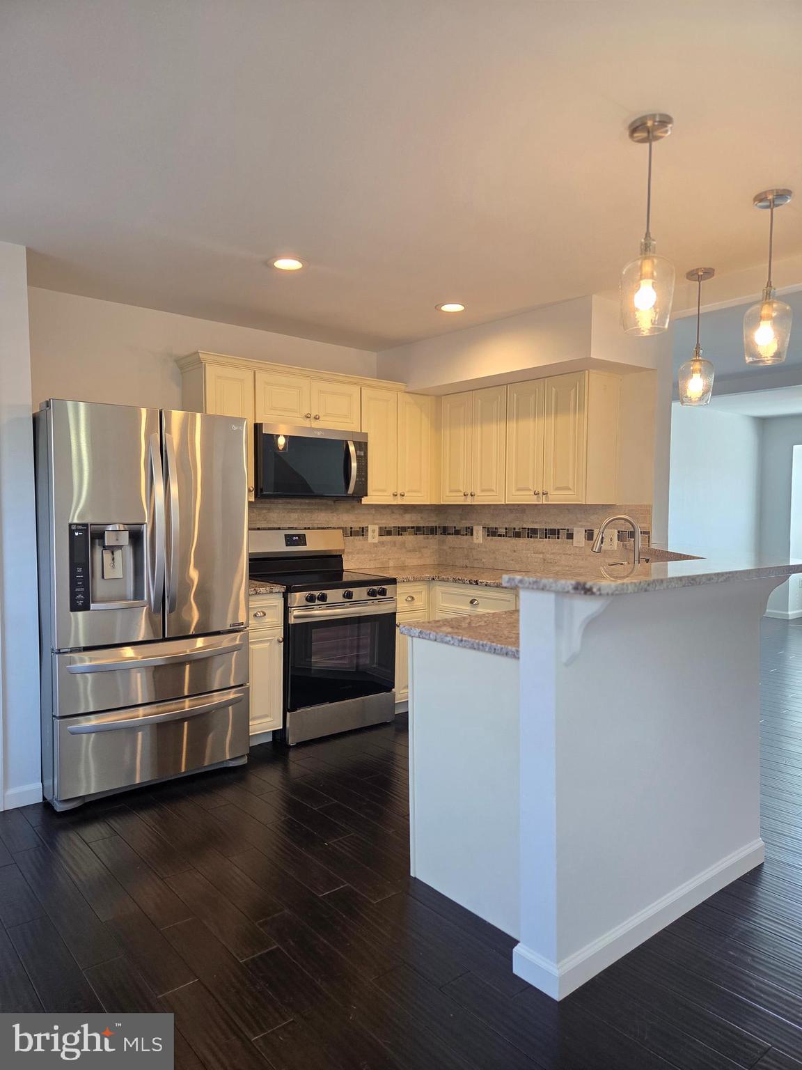 WAYSIDE VILLAGE - Residential Lease