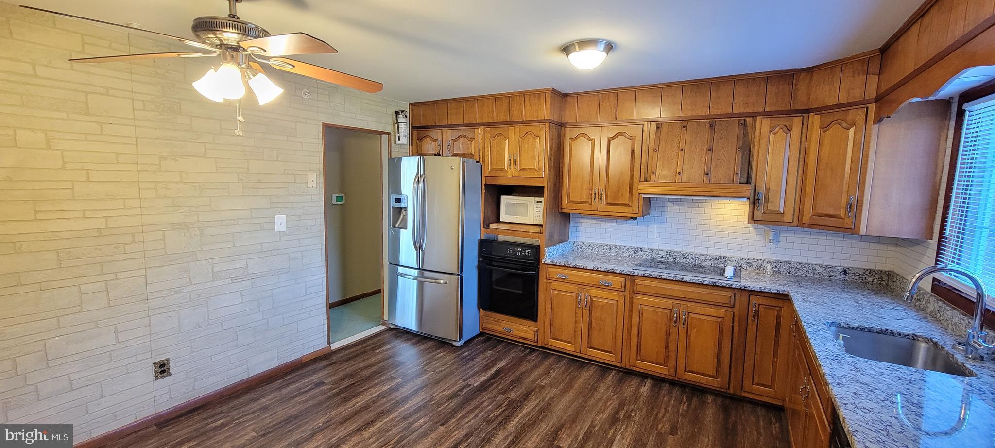 SHORELAND - Residential Lease