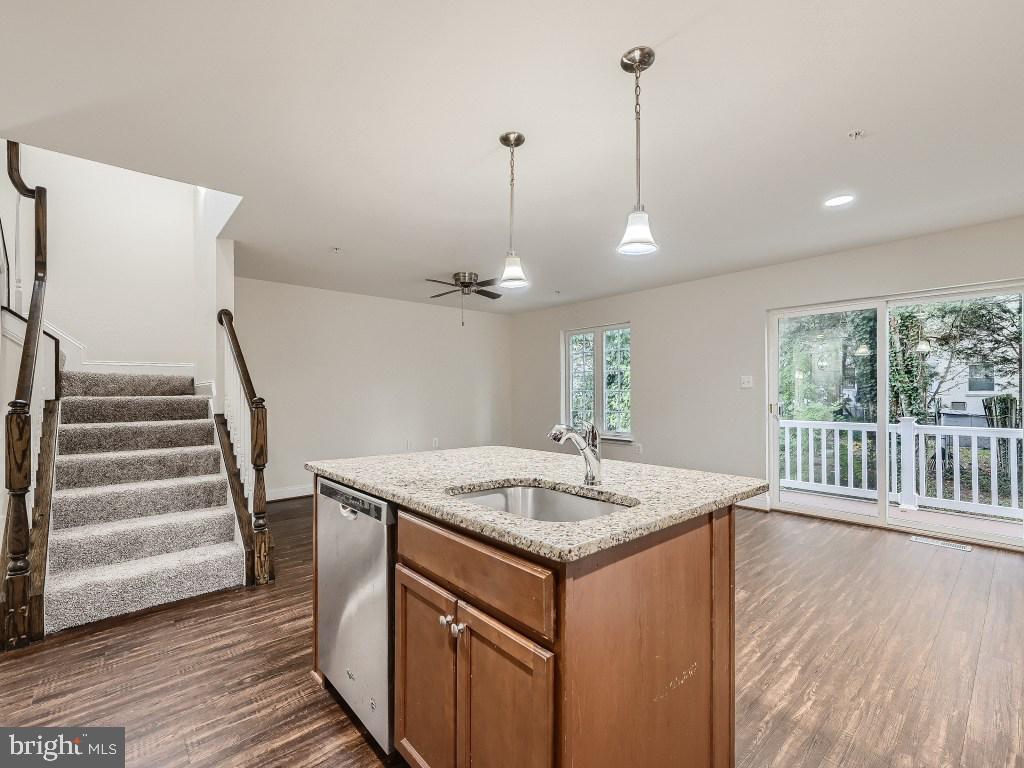 SANDY SPRING VILLAGE - Residential