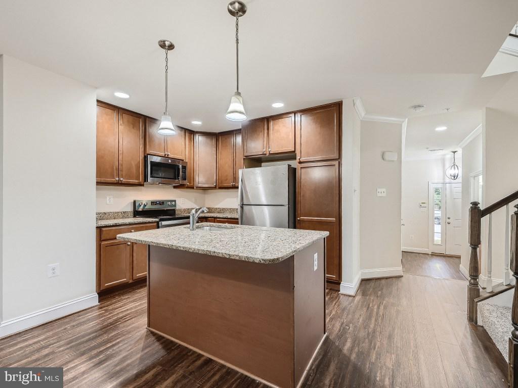 SANDY SPRING VILLAGE - Residential