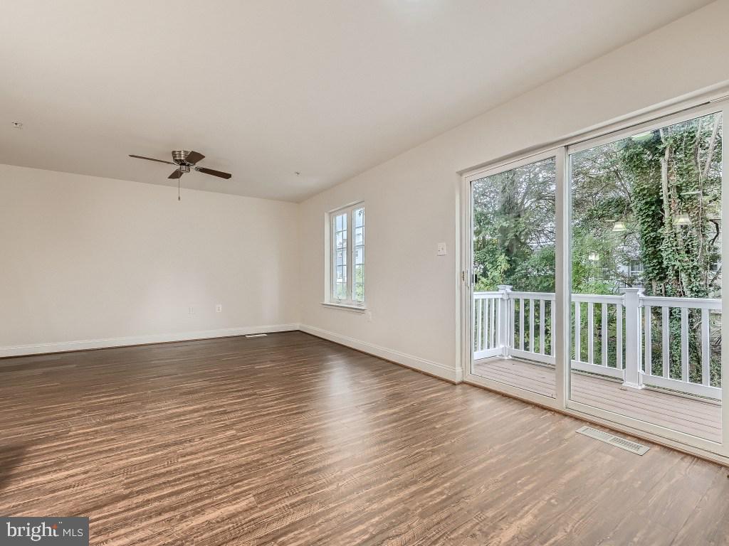 SANDY SPRING VILLAGE - Residential