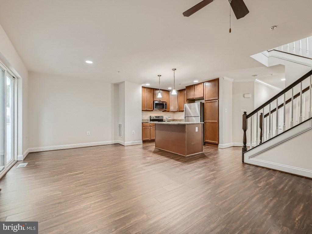 SANDY SPRING VILLAGE - Residential