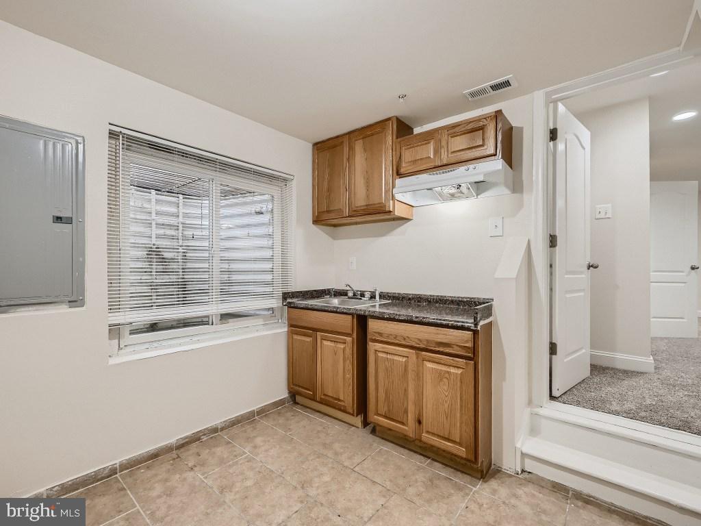 SANDY SPRING VILLAGE - Residential