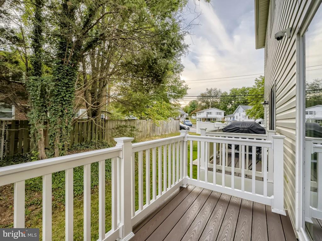 SANDY SPRING VILLAGE - Residential