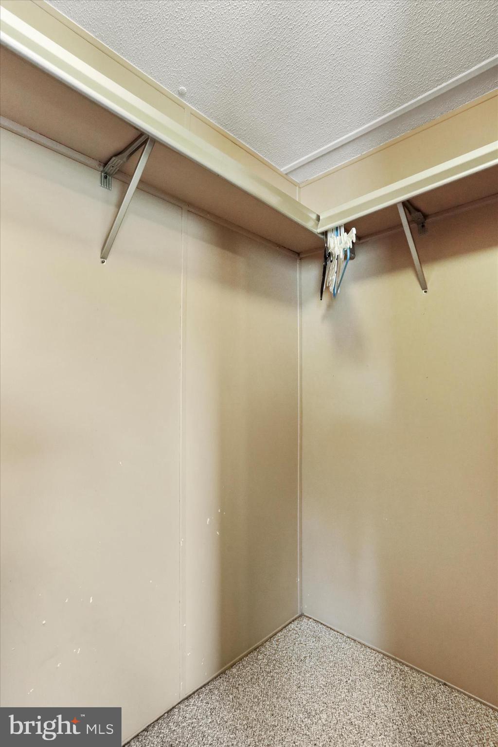 HIDDEN RIVER FARM - Residential