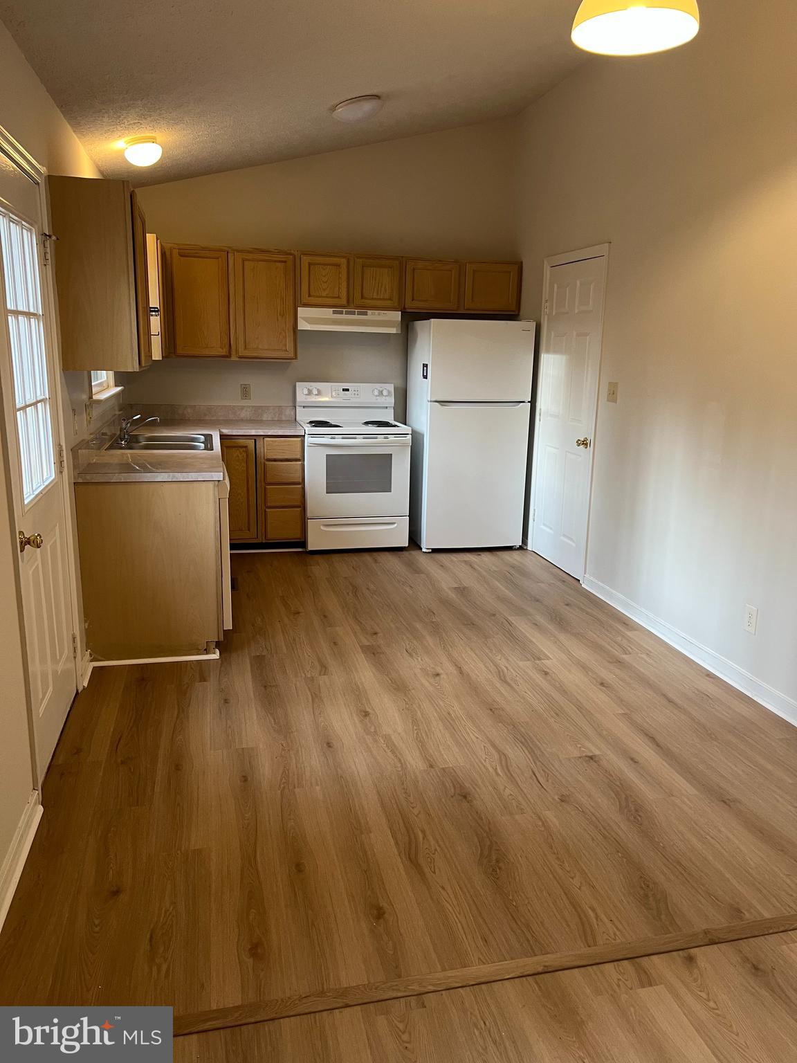 LAKE LAND OR - Residential Lease