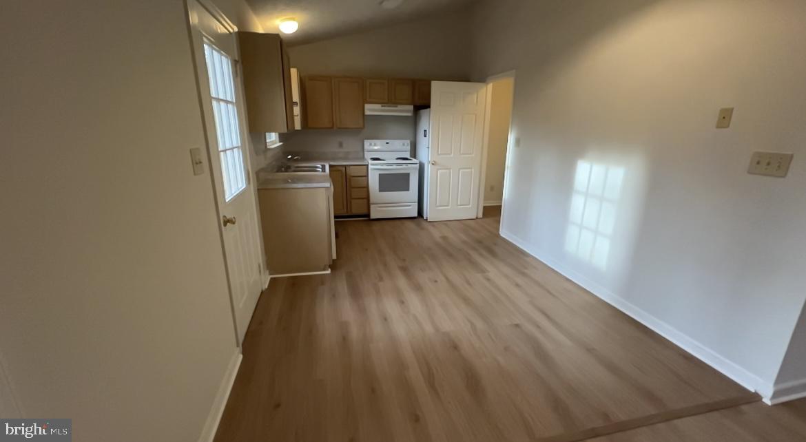 LAKE LAND OR - Residential Lease