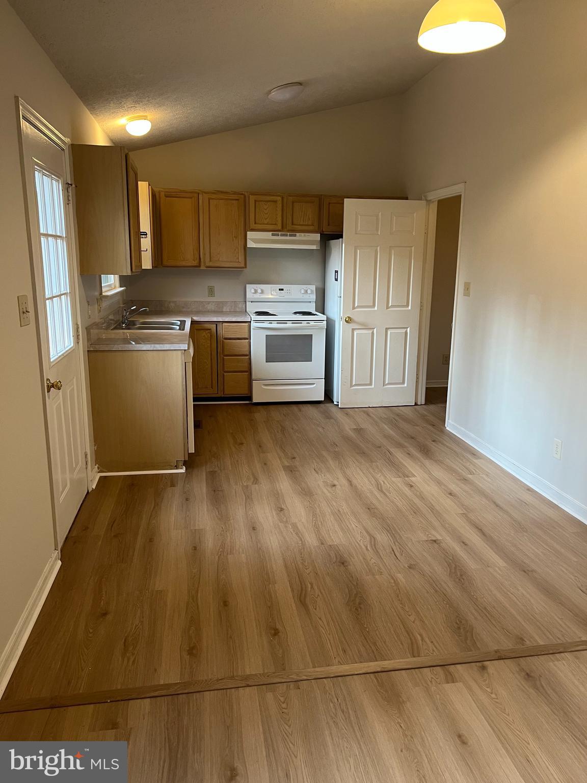 LAKE LAND OR - Residential Lease