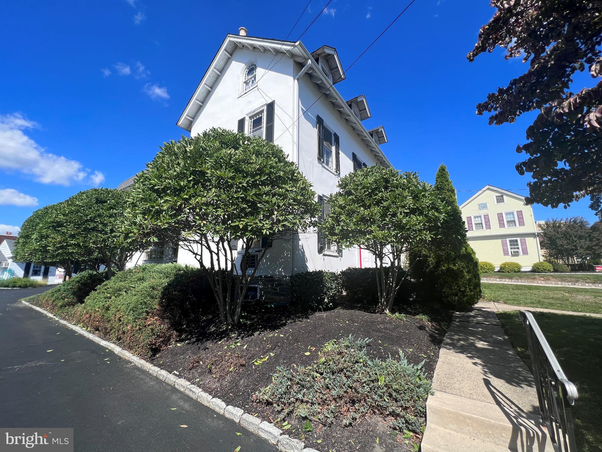 ERDENHEIM - Commercial Lease