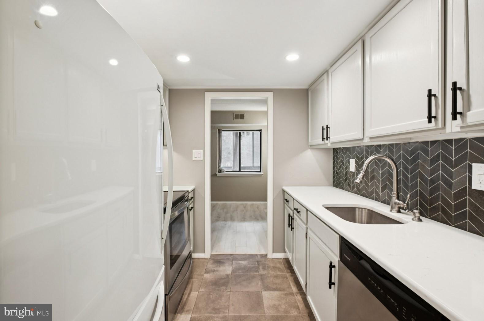 520 N LEMON STREET E8