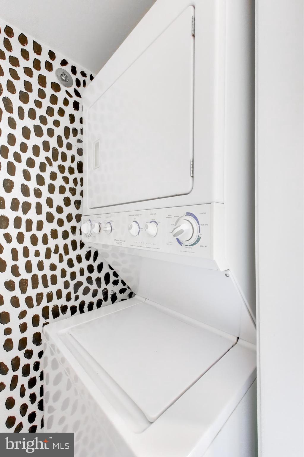 POINTE AT PARK CENTER - Residential Lease