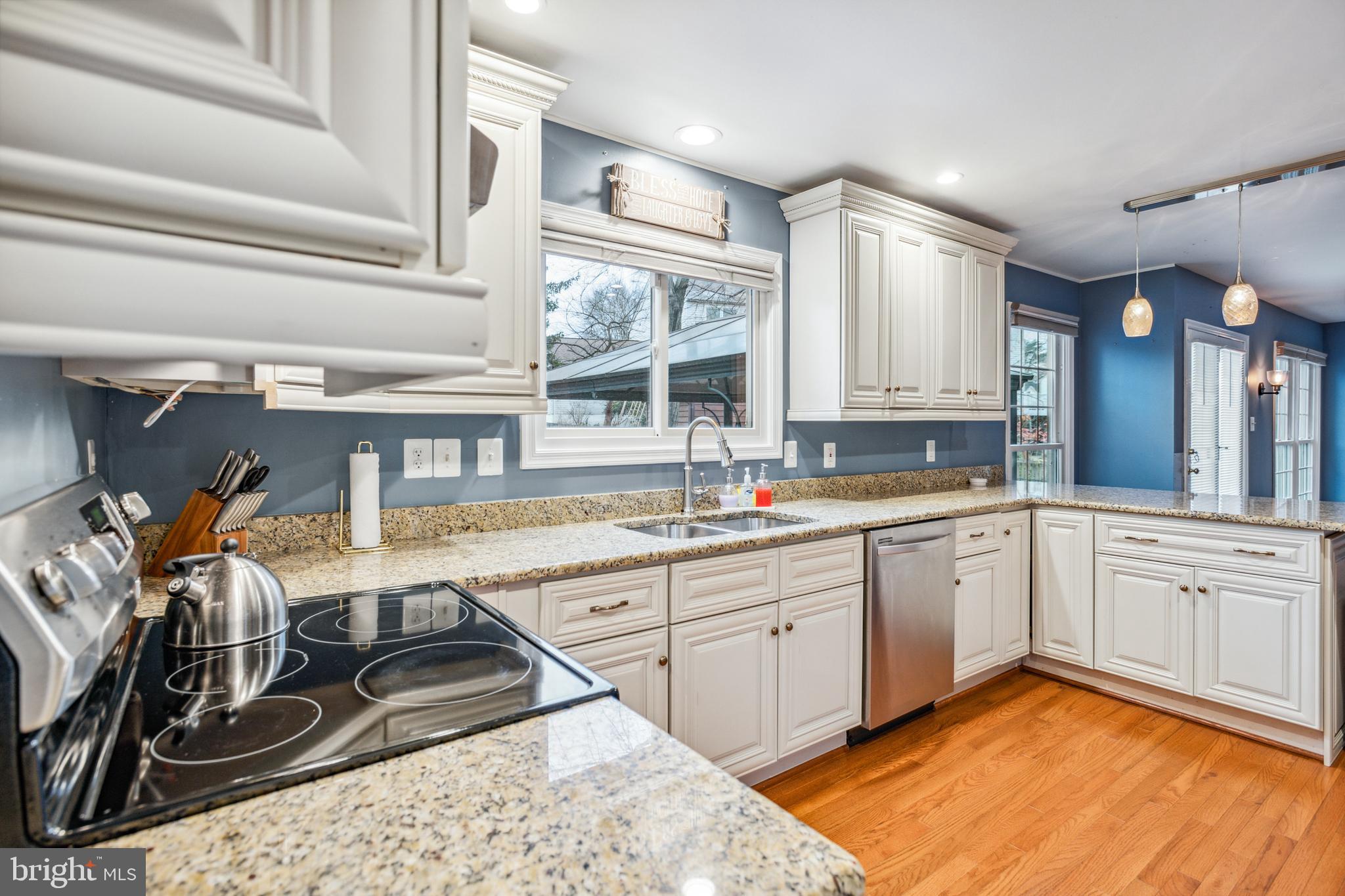 LEE MANOR - Residential Lease