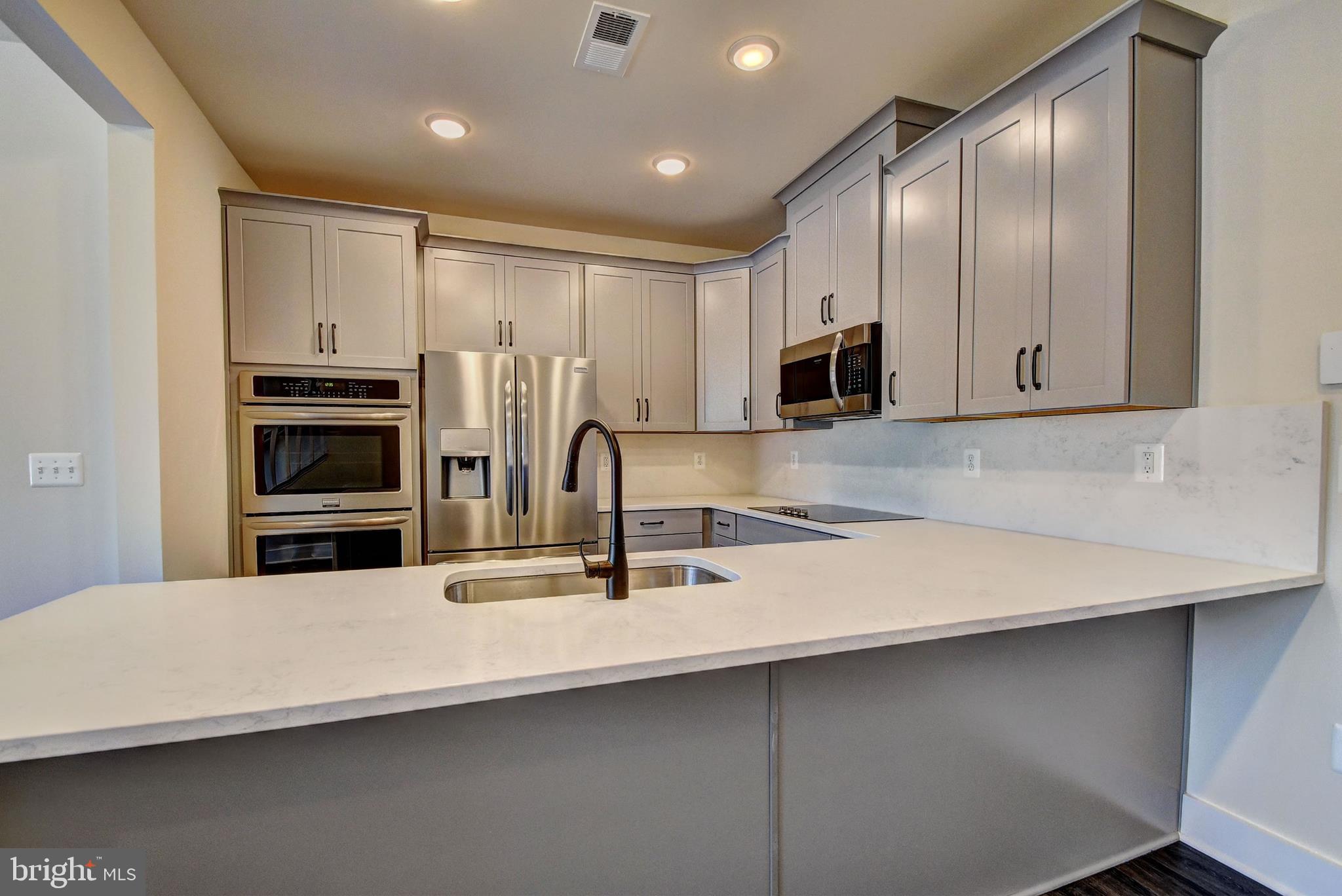 METRO SQUARE - Residential Lease