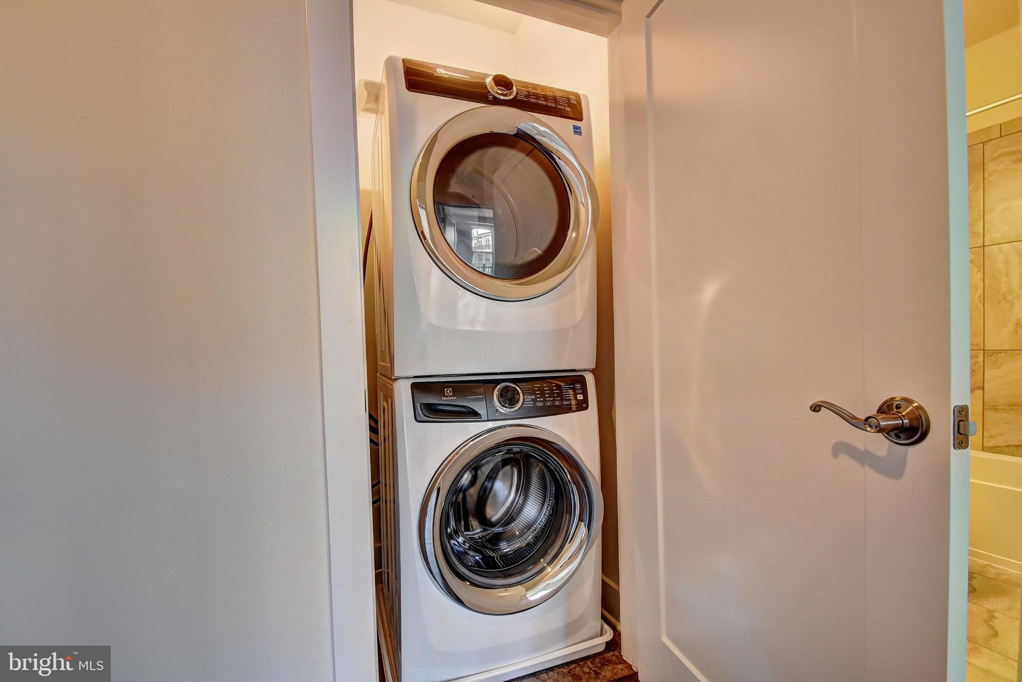 METRO SQUARE - Residential Lease