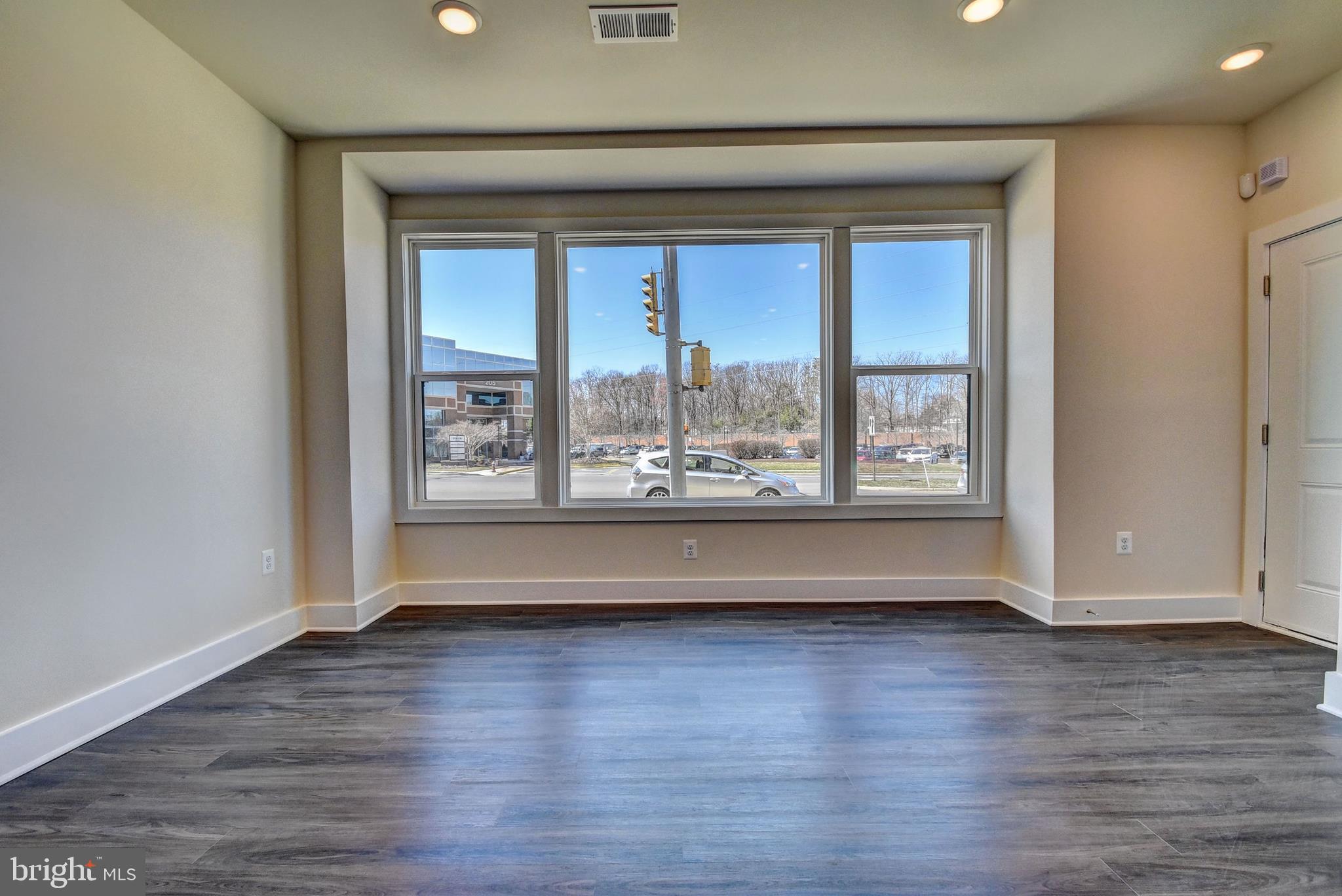 METRO SQUARE - Residential Lease