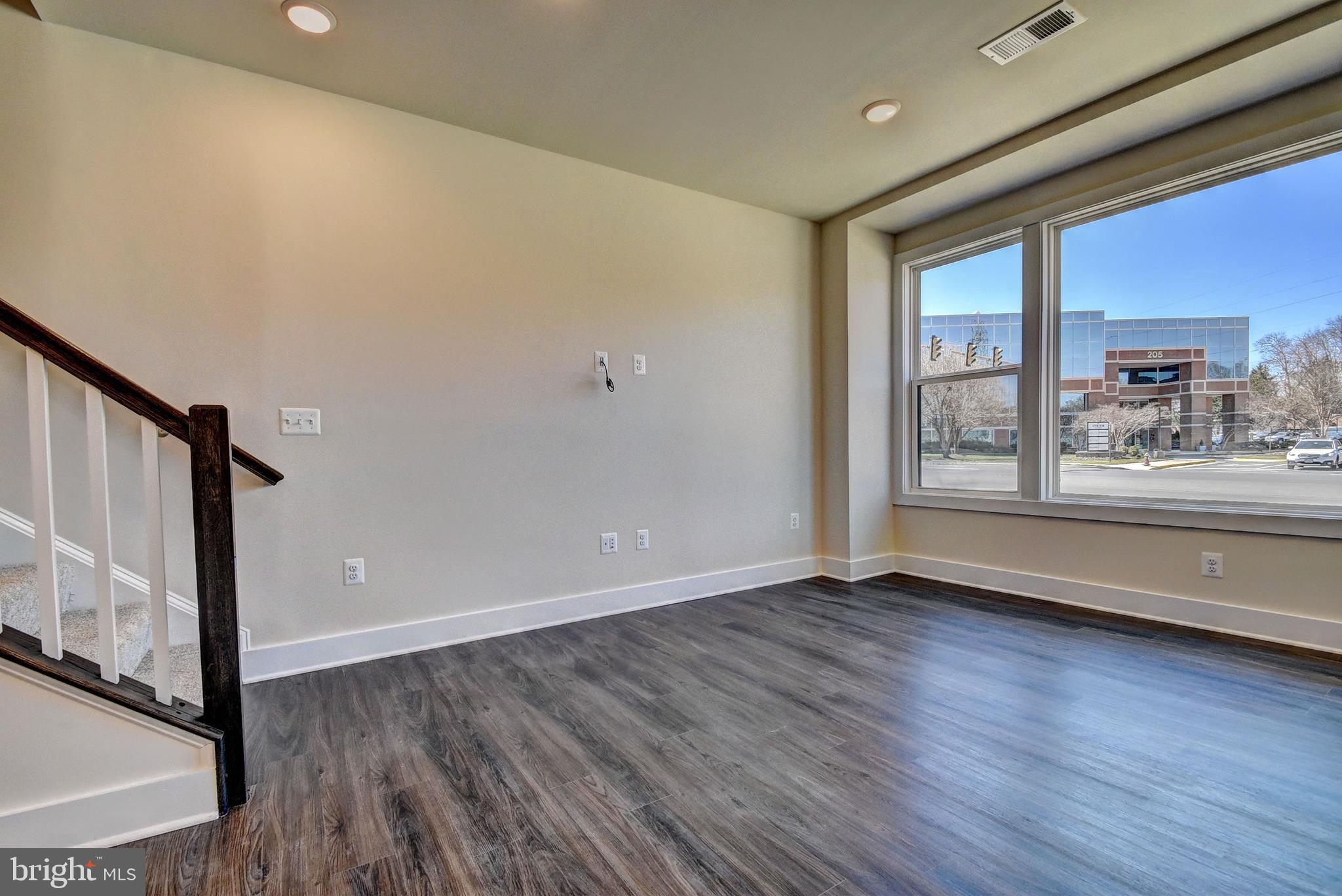 METRO SQUARE - Residential Lease