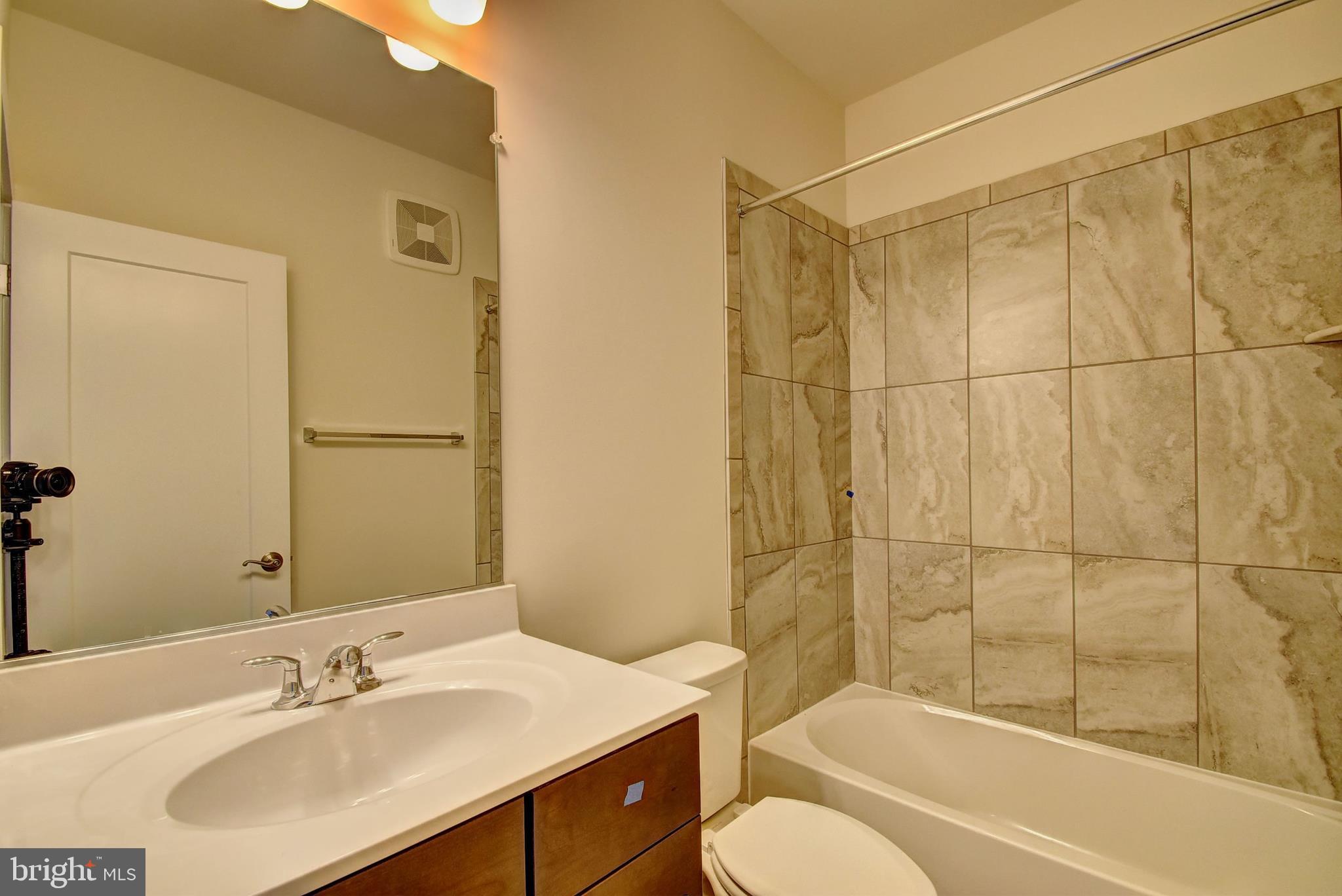 METRO SQUARE - Residential Lease