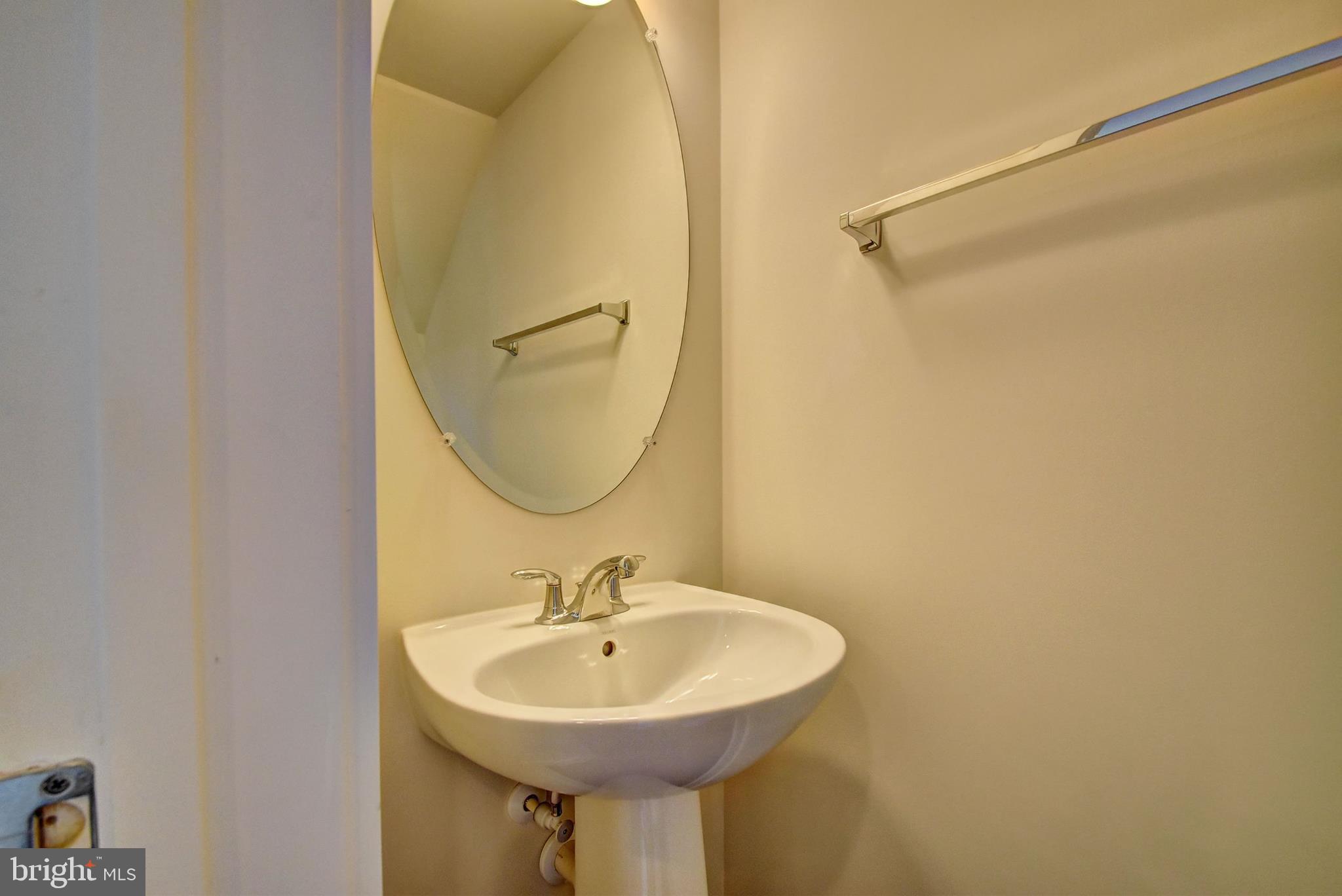 METRO SQUARE - Residential Lease