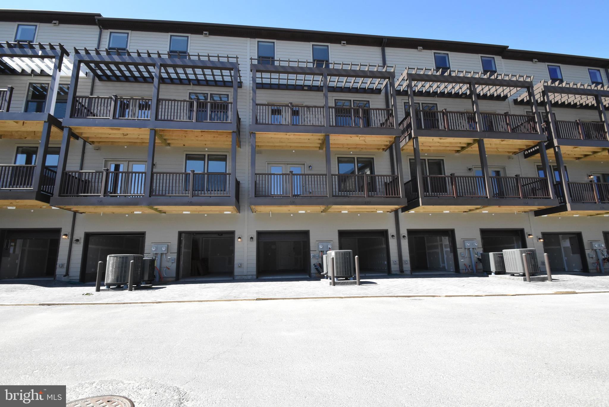 METRO SQUARE - Residential Lease