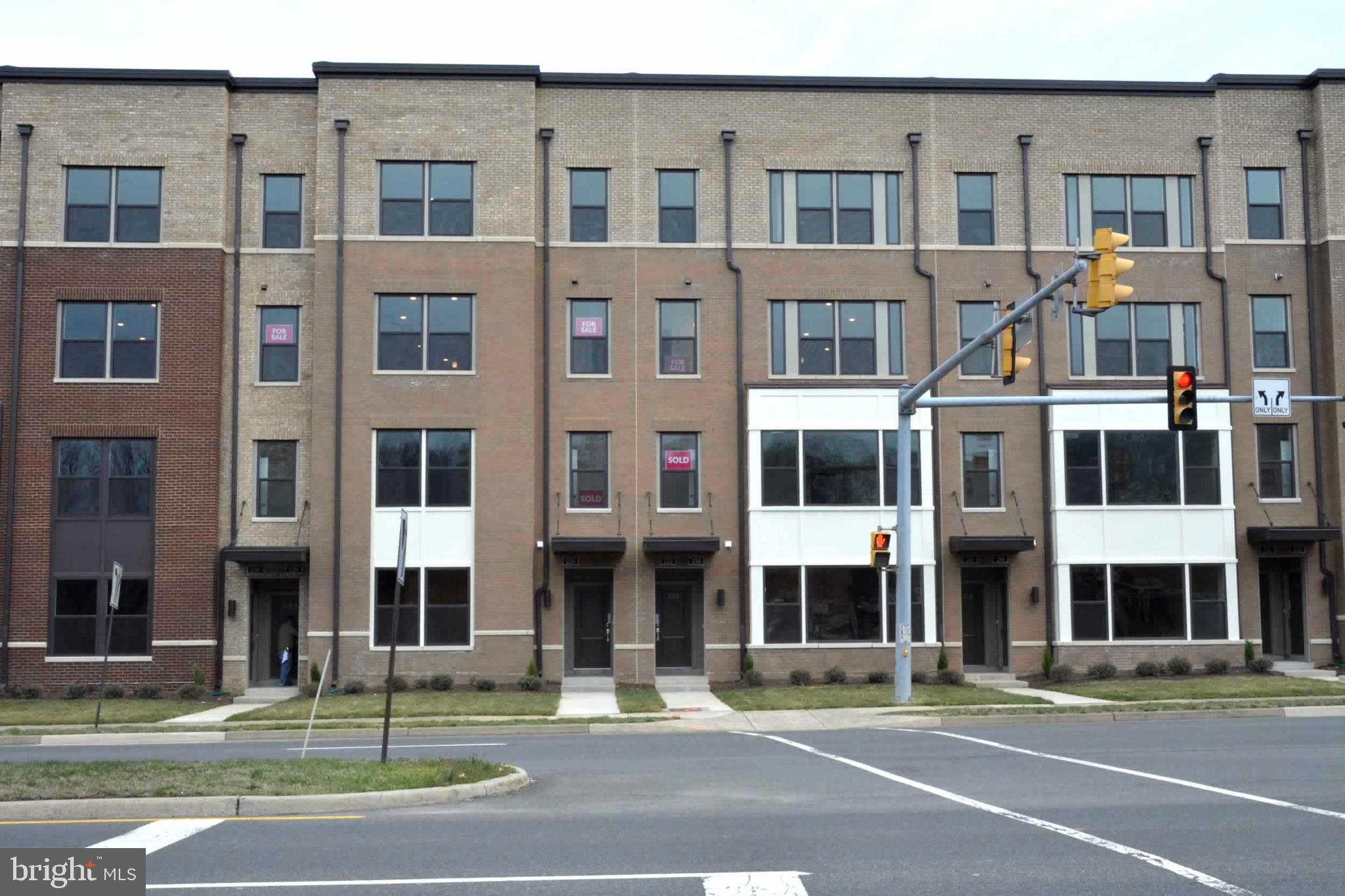 METRO SQUARE - Residential Lease