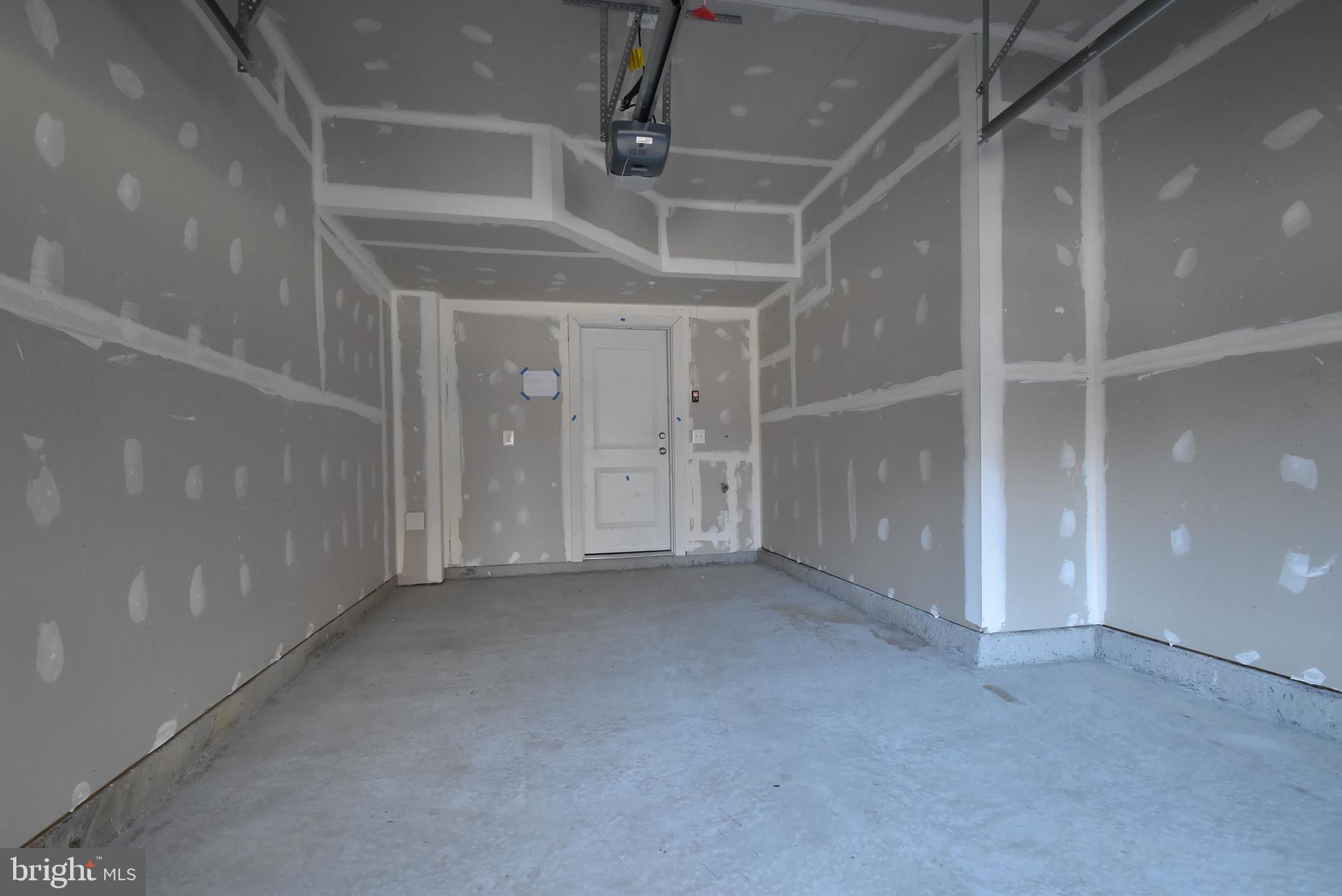 METRO SQUARE - Residential Lease