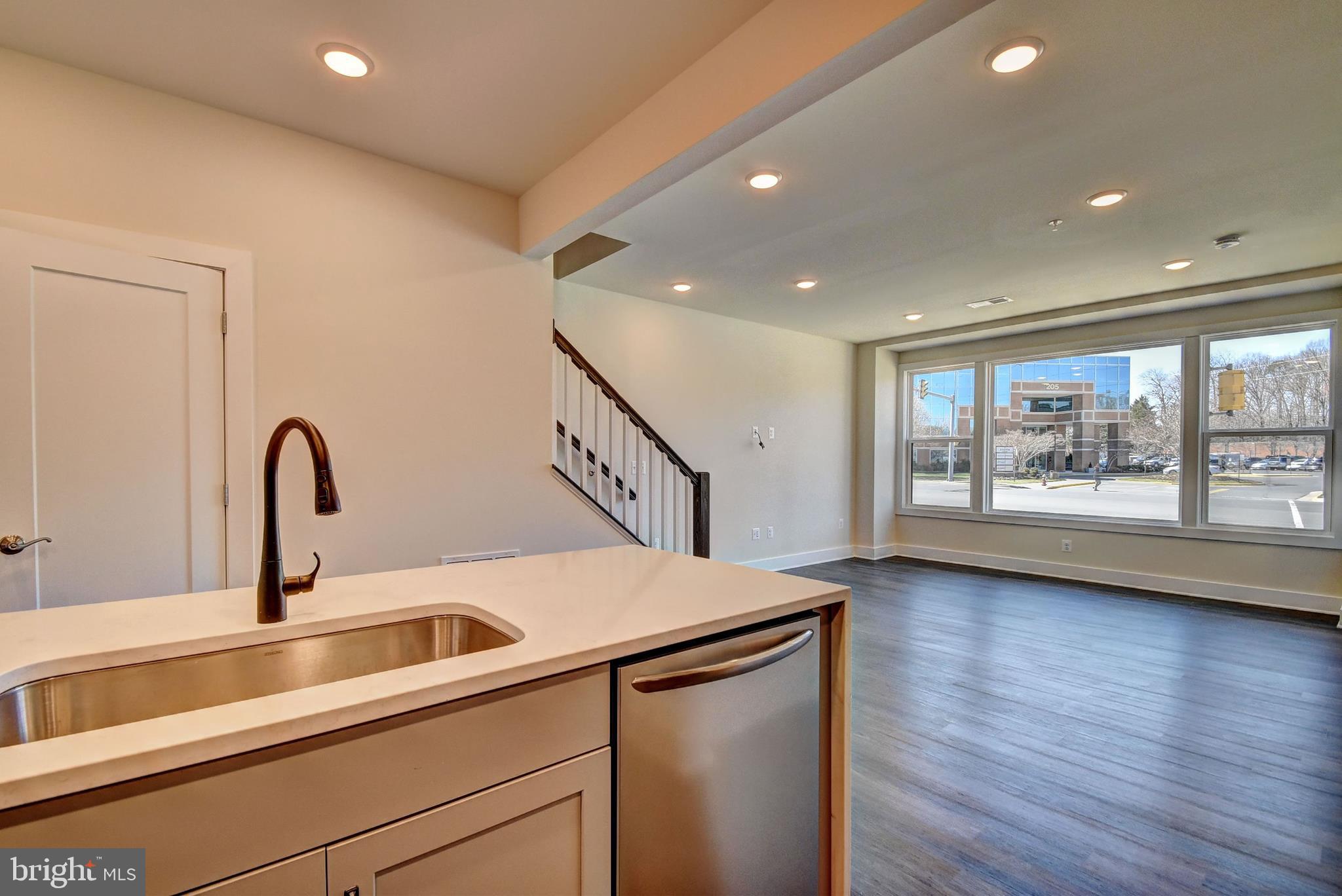 METRO SQUARE - Residential Lease