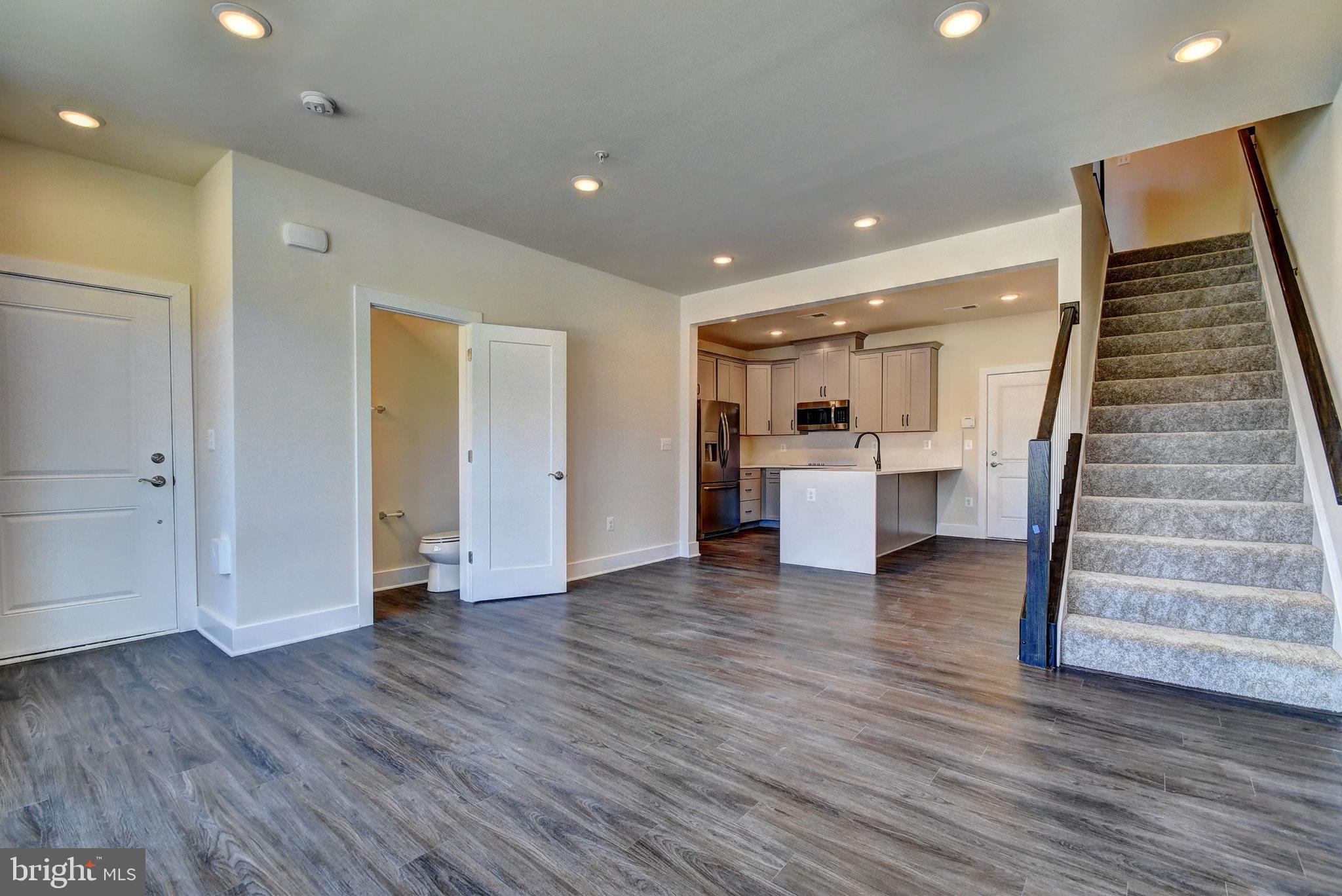 METRO SQUARE - Residential Lease