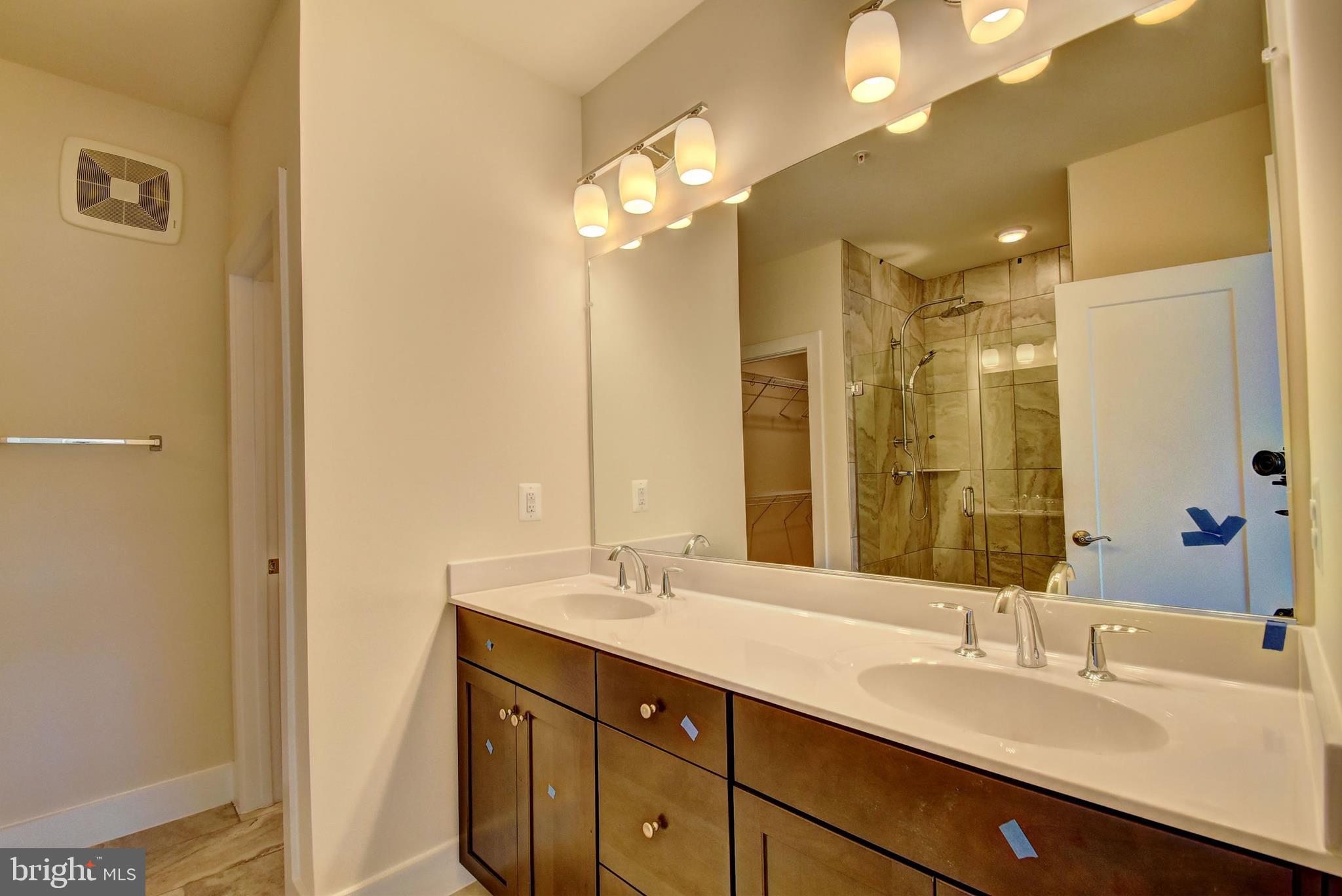 METRO SQUARE - Residential Lease