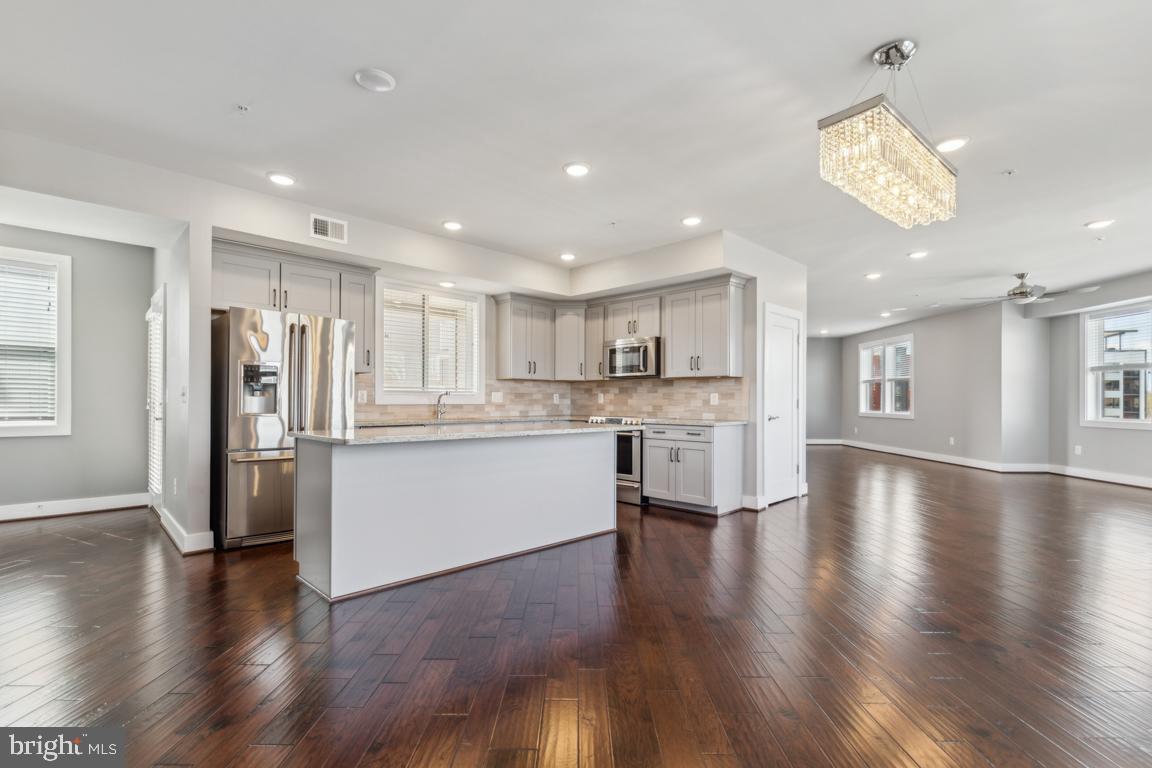 44738 TIVERTON SQUARE