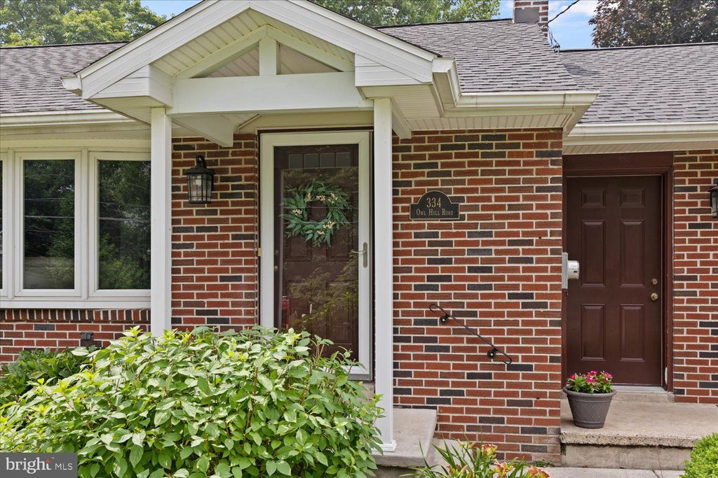 Photo of 334 OWL HILL RD, LITITZ, PA 17543 (MLS # PALA2037328)