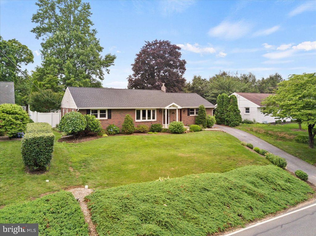 Photo of 334 OWL HILL RD, LITITZ, PA 17543 (MLS # PALA2037328)