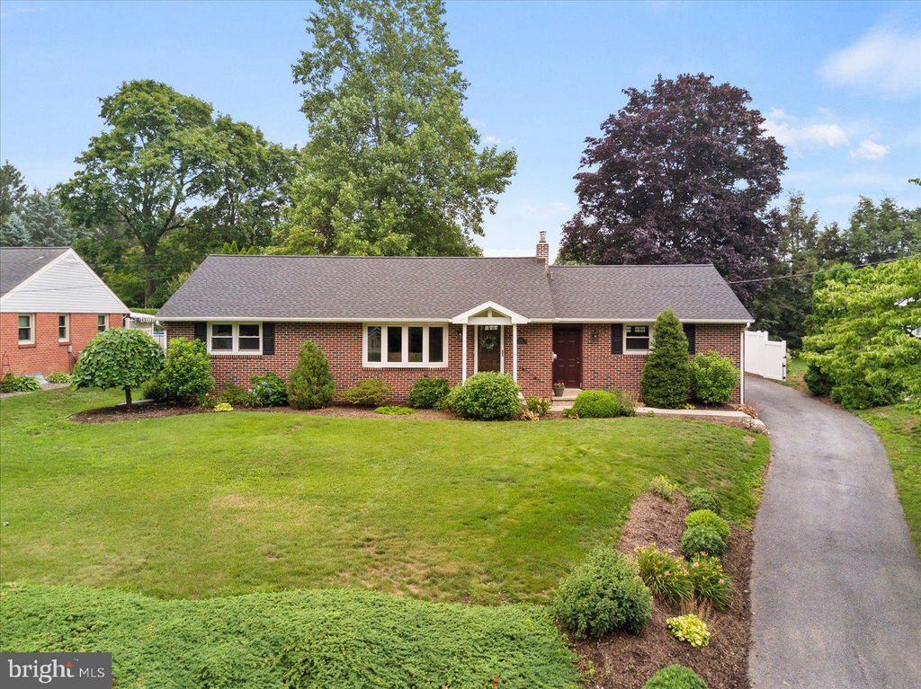 Photo of 334 OWL HILL RD, LITITZ, PA 17543 (MLS # PALA2037328)