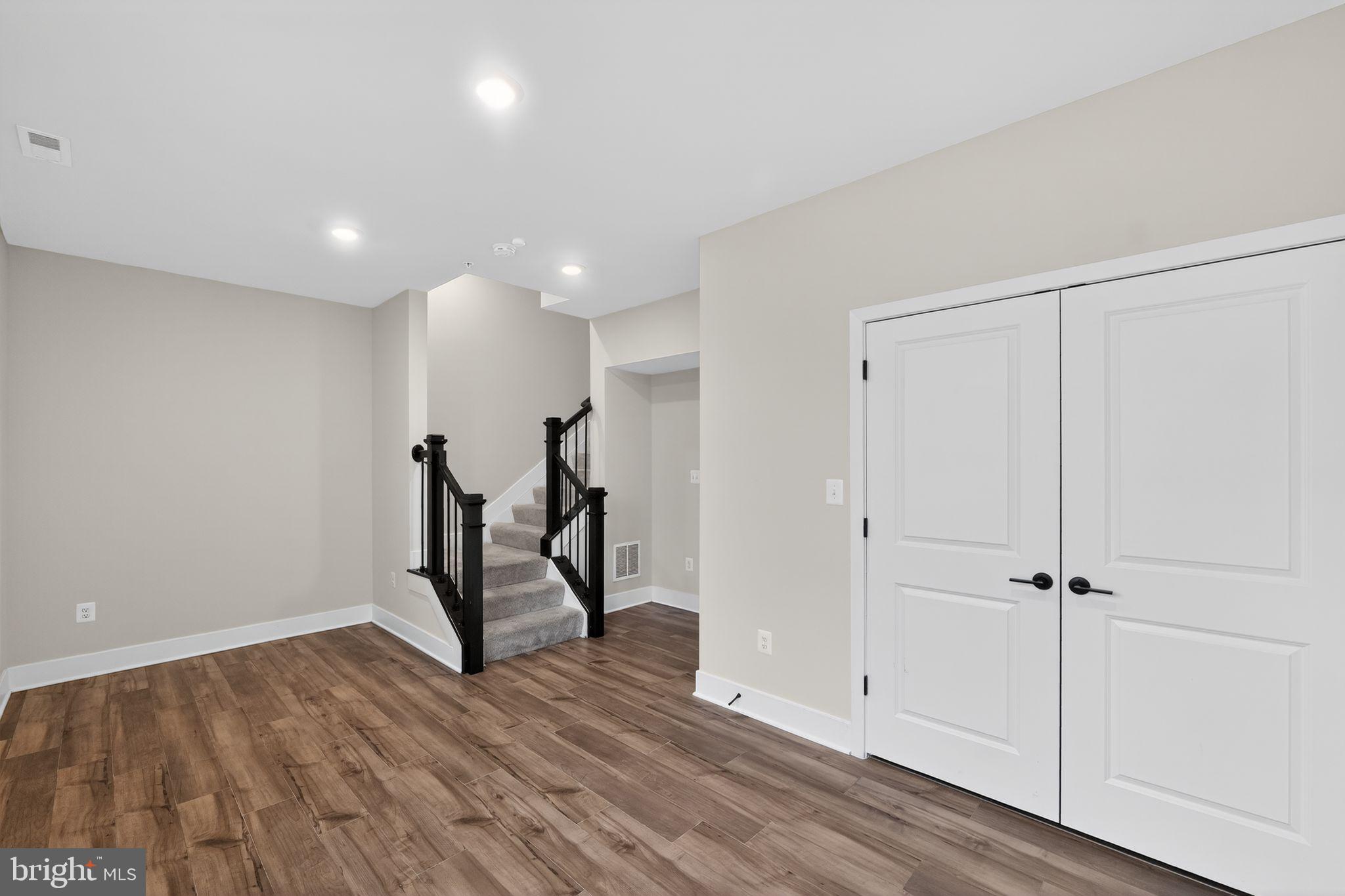 MEDFIELD - Residential