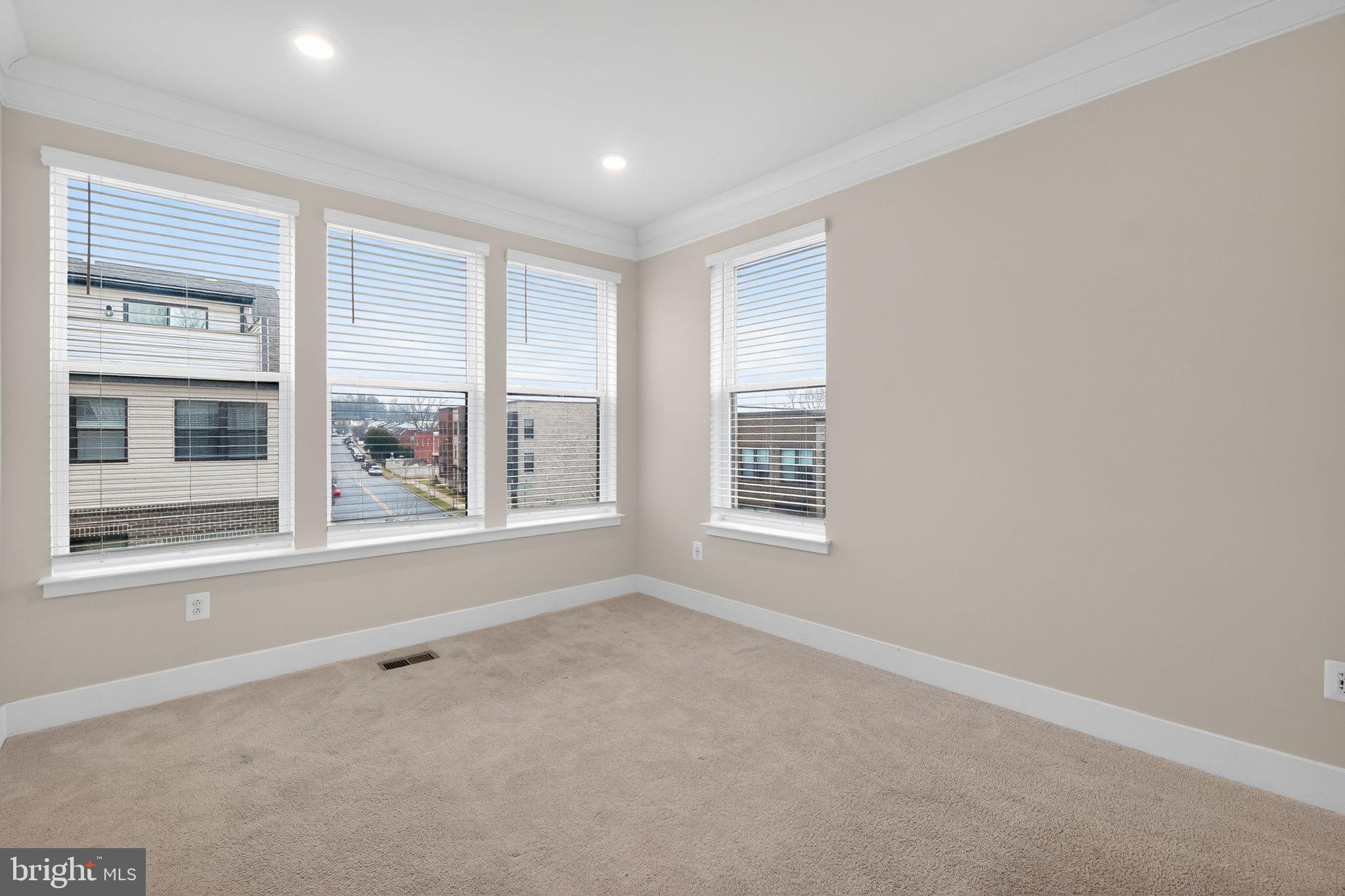 MEDFIELD - Residential