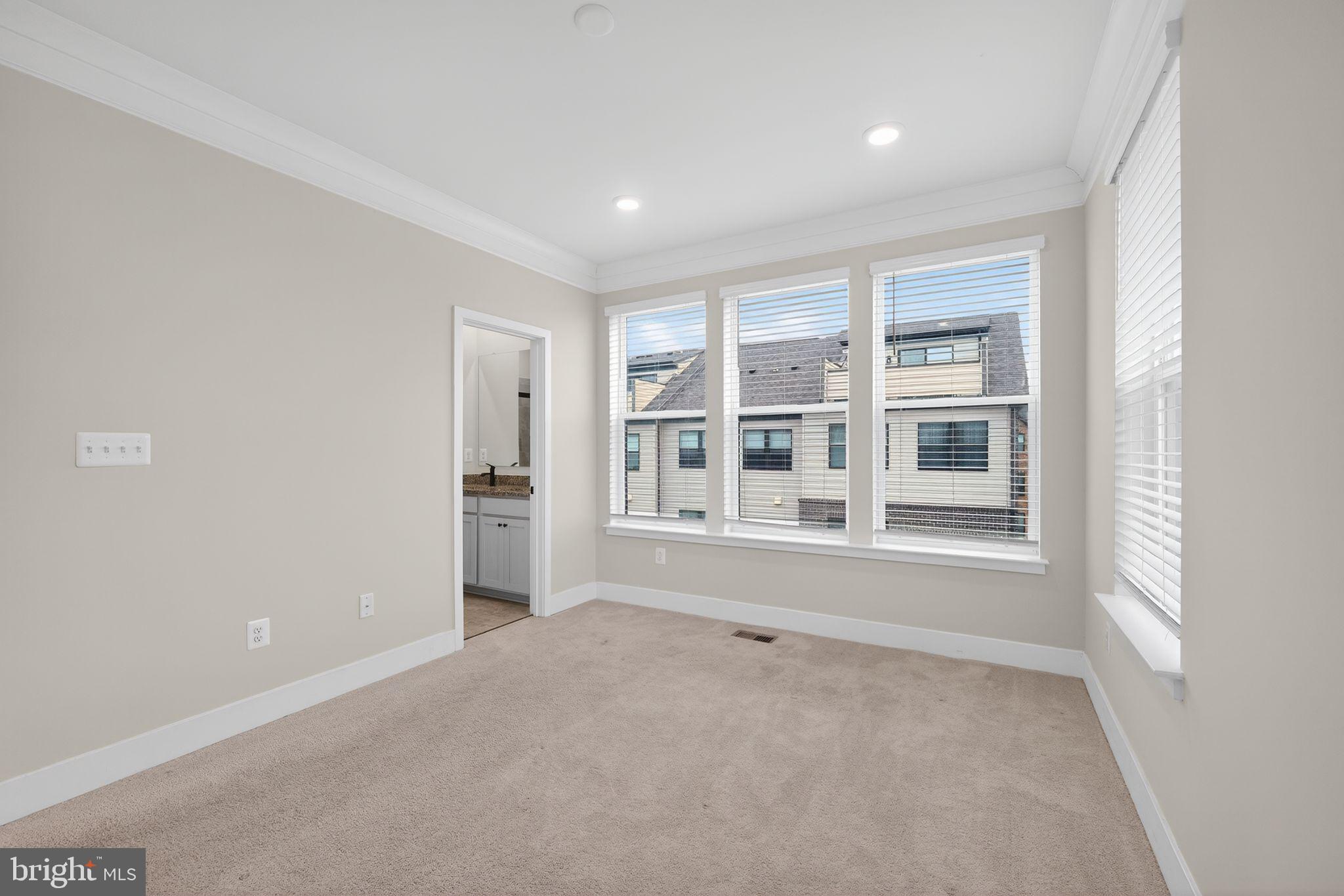 MEDFIELD - Residential