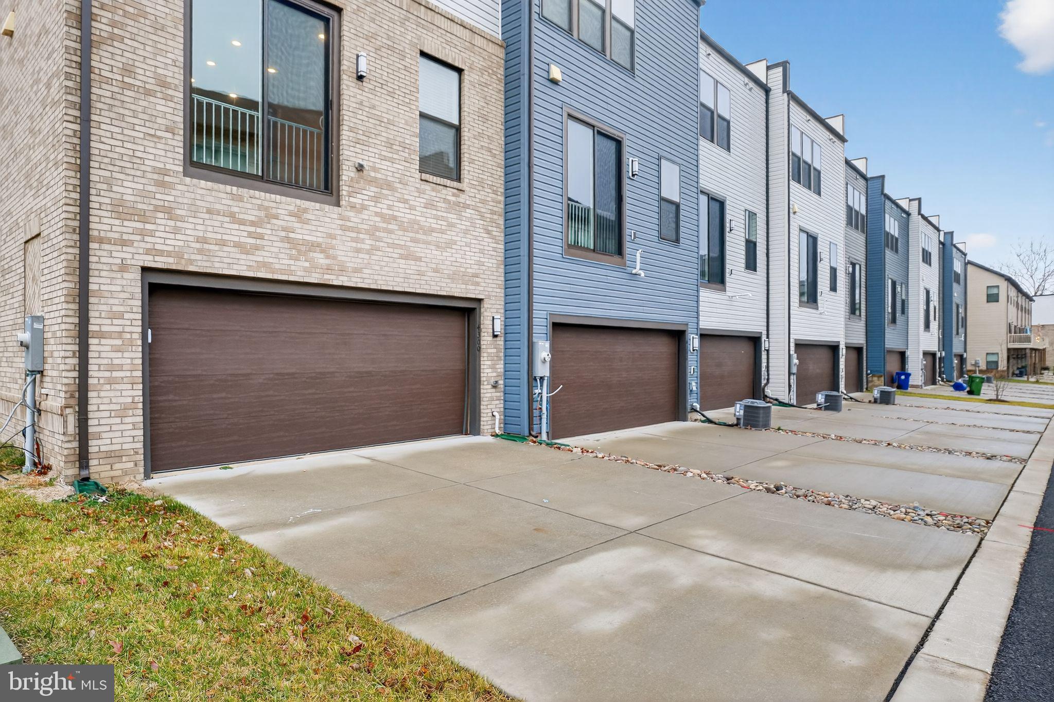 MEDFIELD - Residential